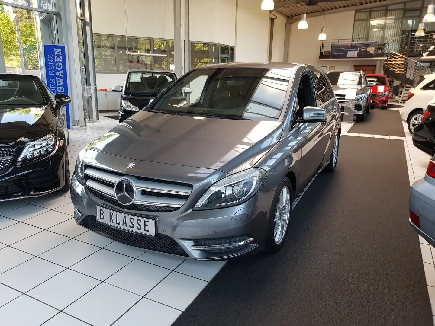 Mercedes-Benz B 250 SPORTS TOURER DISTRONIC AUT NAVI SHZ PTS Grigio - 1