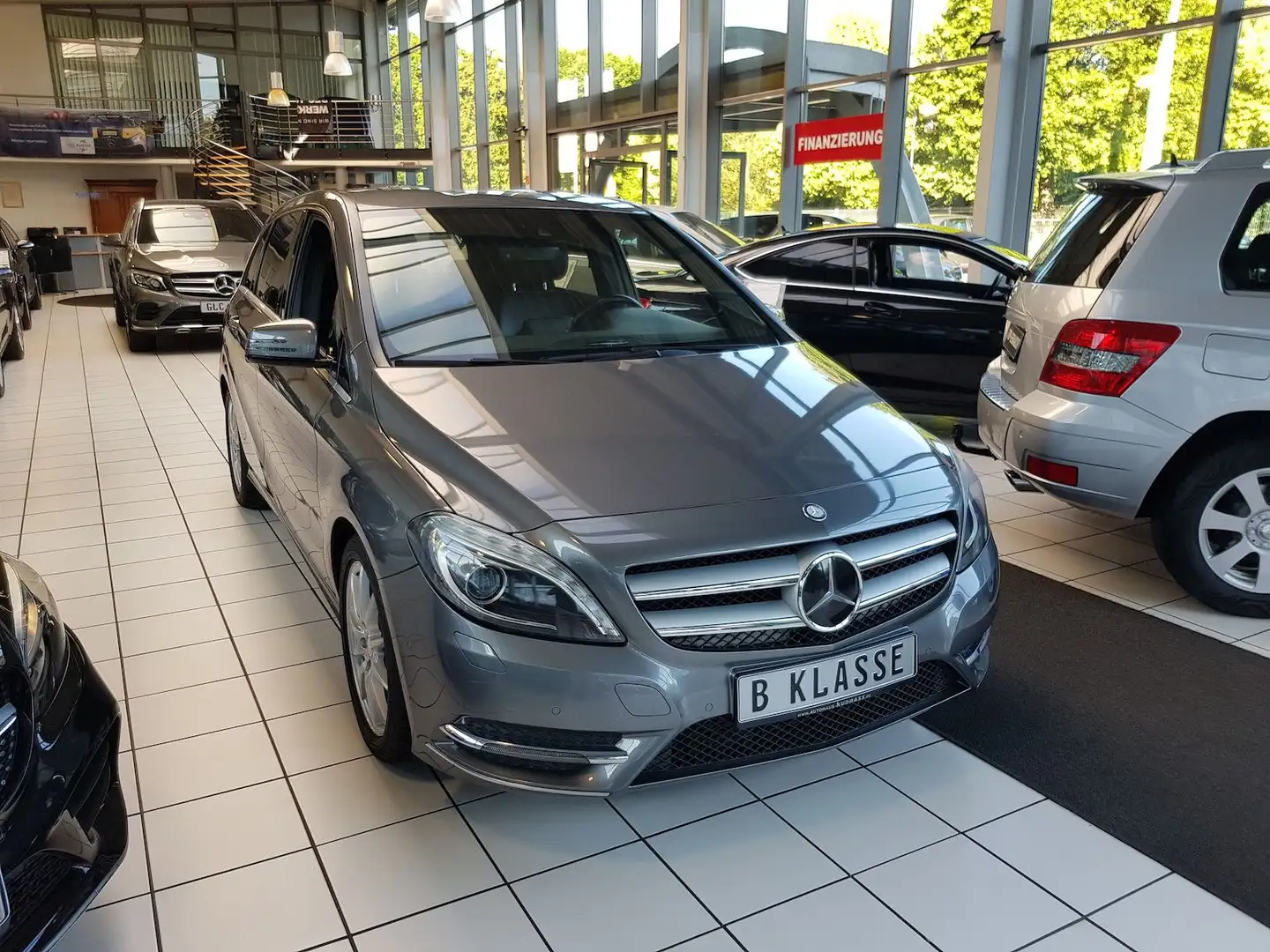 Mercedes-Benz B 250 SPORTS TOURER DISTRONIC AUT NAVI SHZ PTS Grigio - 2