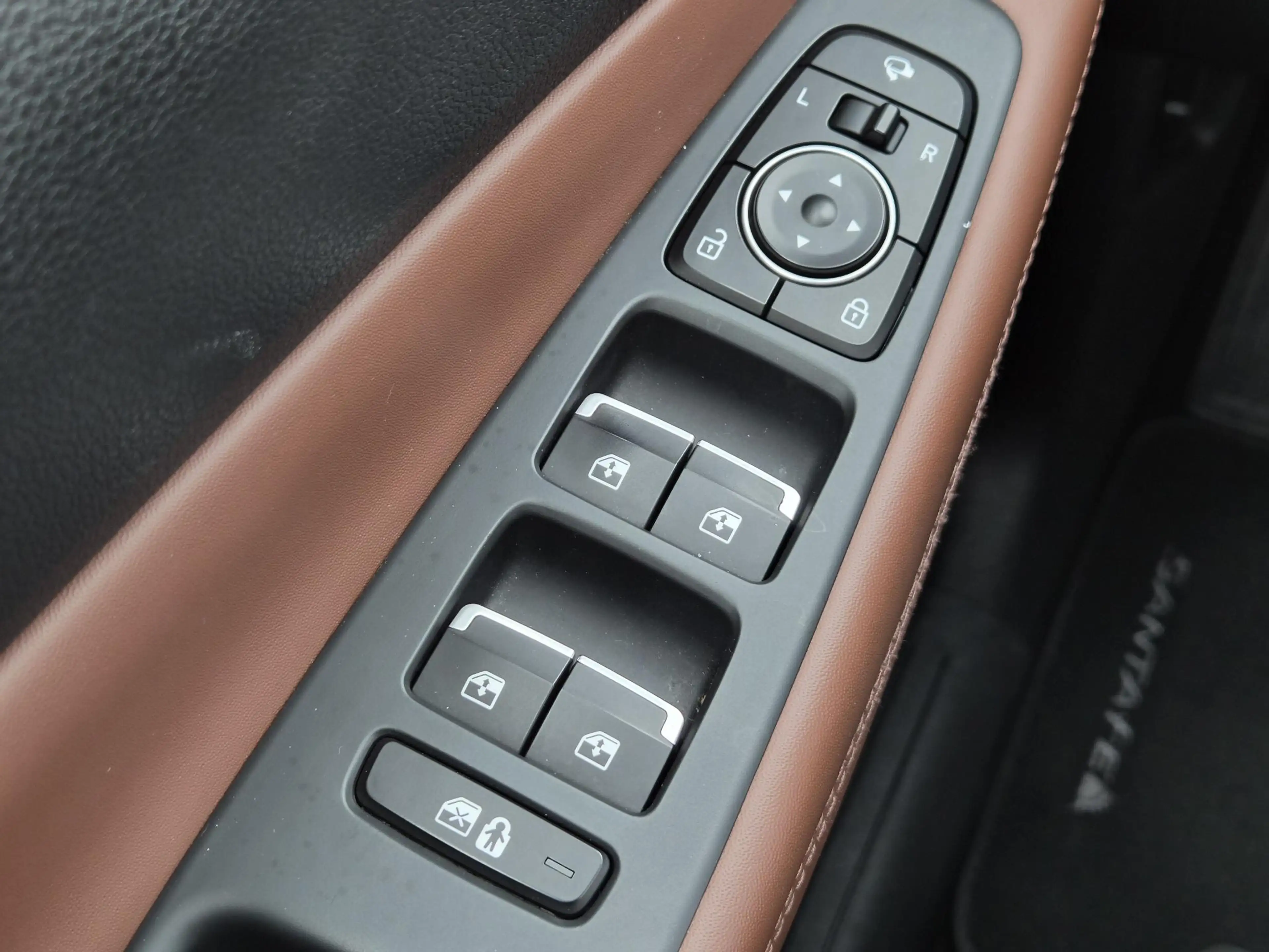 Hyundai SANTA FE 1.6 T-GDI PHEV Premium Sky / SOH 100% / Dealer ond — photo 19