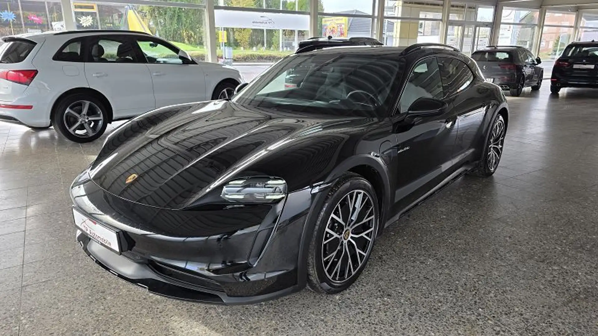 Porsche Taycan CT Standkl.*WP*Pano*LED*Nav*Kam+P*Spur*To Noir - 1