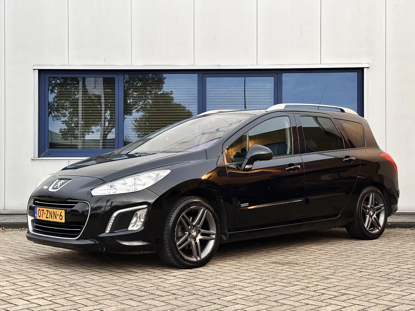 Peugeot 308 SW 1.6 VTi Sportium l Pano l Cruise l Clima l NAP Zwart - 1