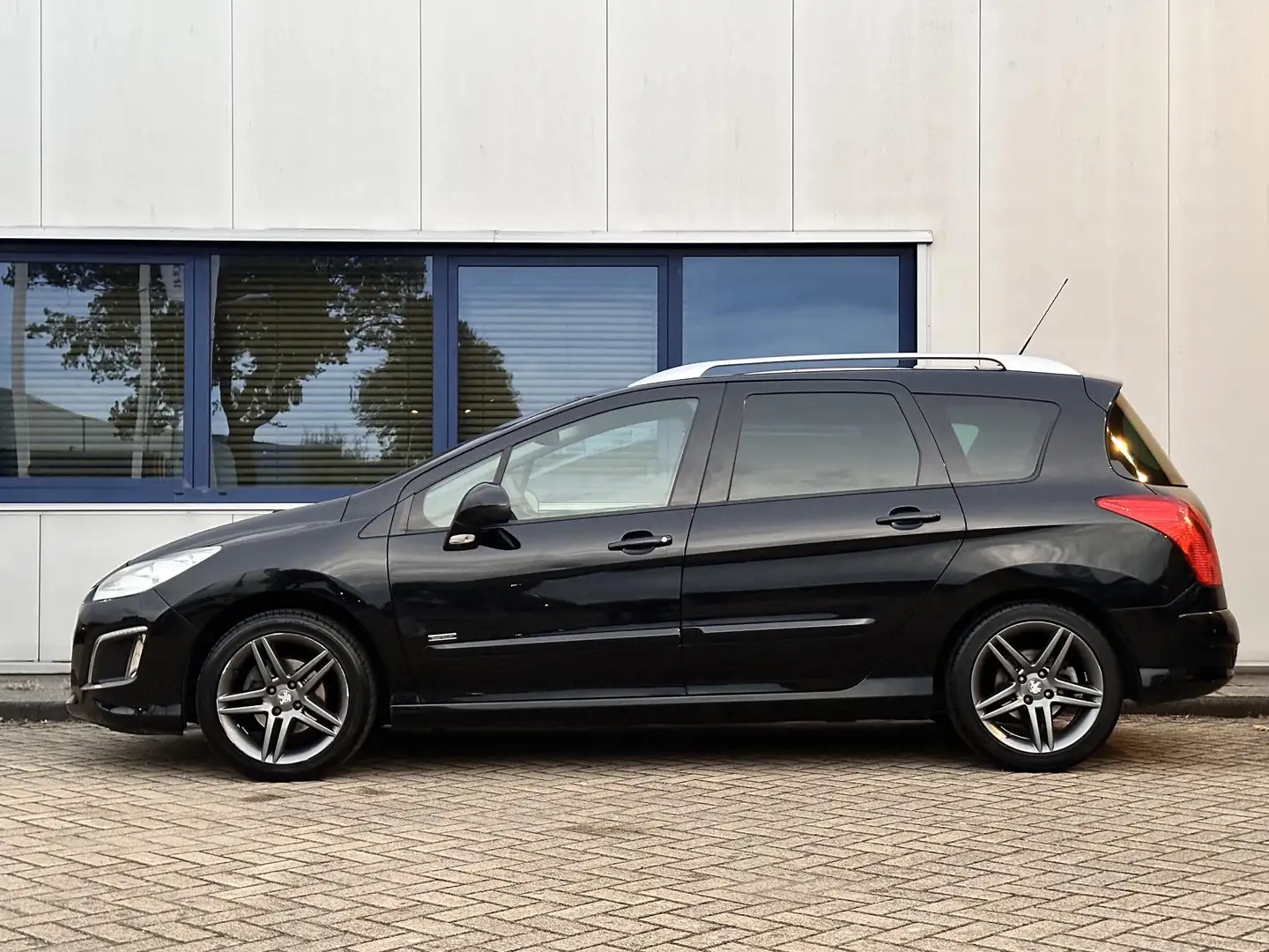 Peugeot 308 SW 1.6 VTi Sportium l Pano l Cruise l Clima l NAP Zwart - 2