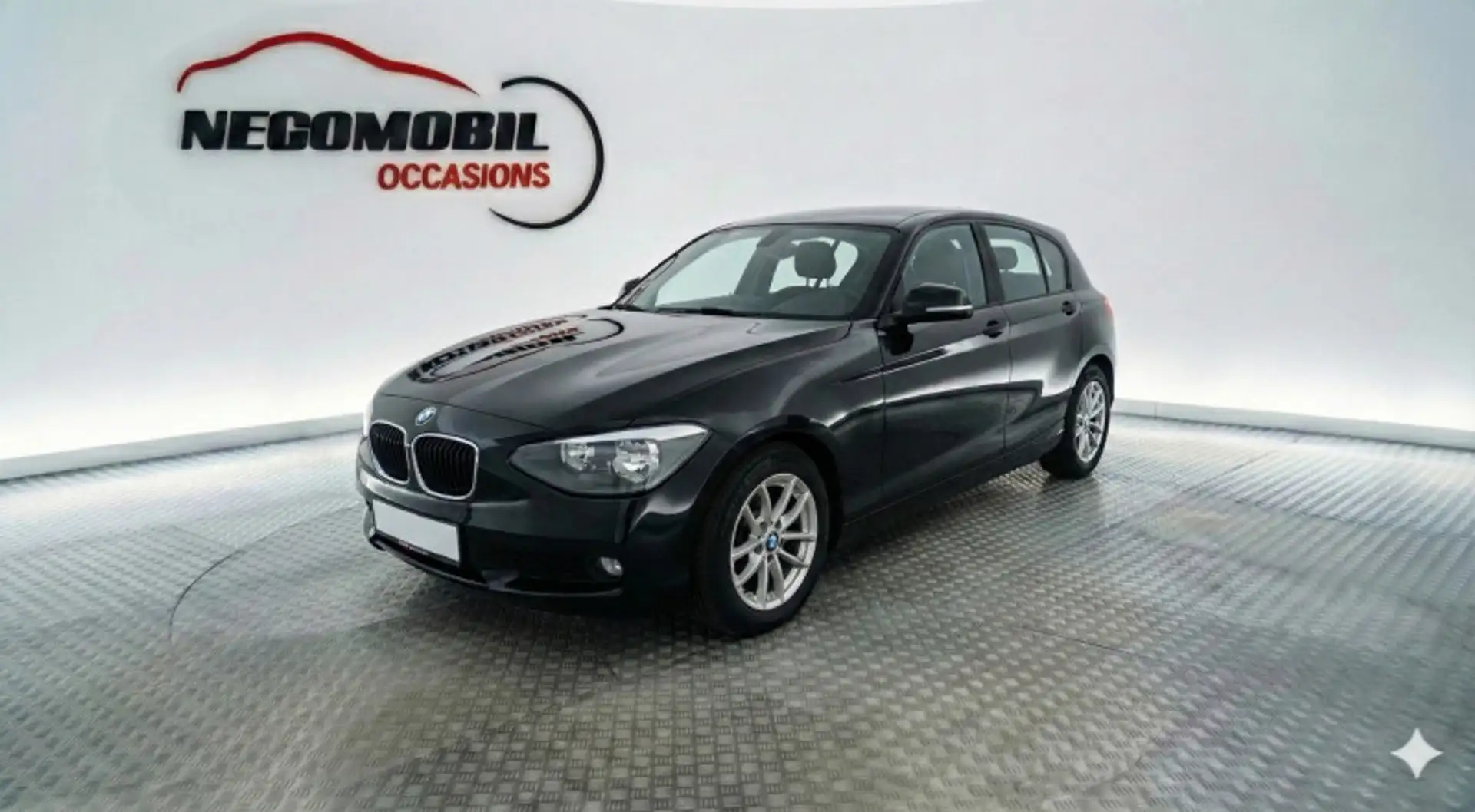 BMW 116 (F21/F20) 116D 116CH EFFICIENTDYNAMICS EDITION PREMIERE 5P Schwarz - 1