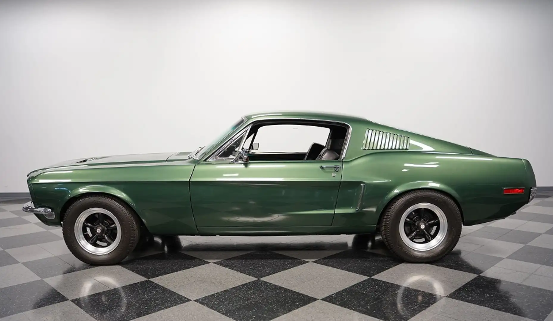 Ford Mustang Fastback Bullitt Restomod - 2