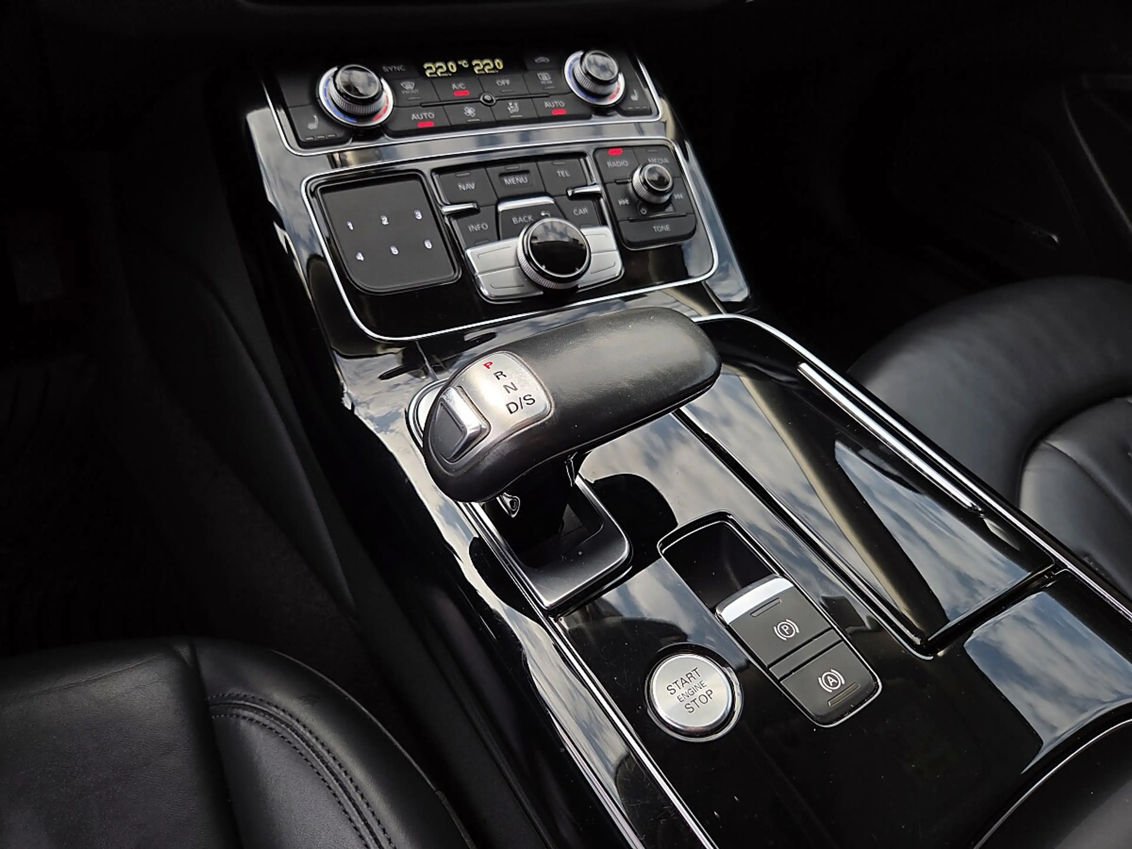 Audi A8 3,0 TDI clean Diesel quattro Tiptronic — photo 12