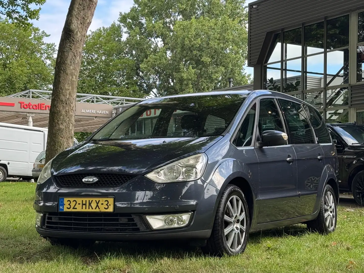 Ford Galaxy 2.0 TDCi Ghia Grijs - 1