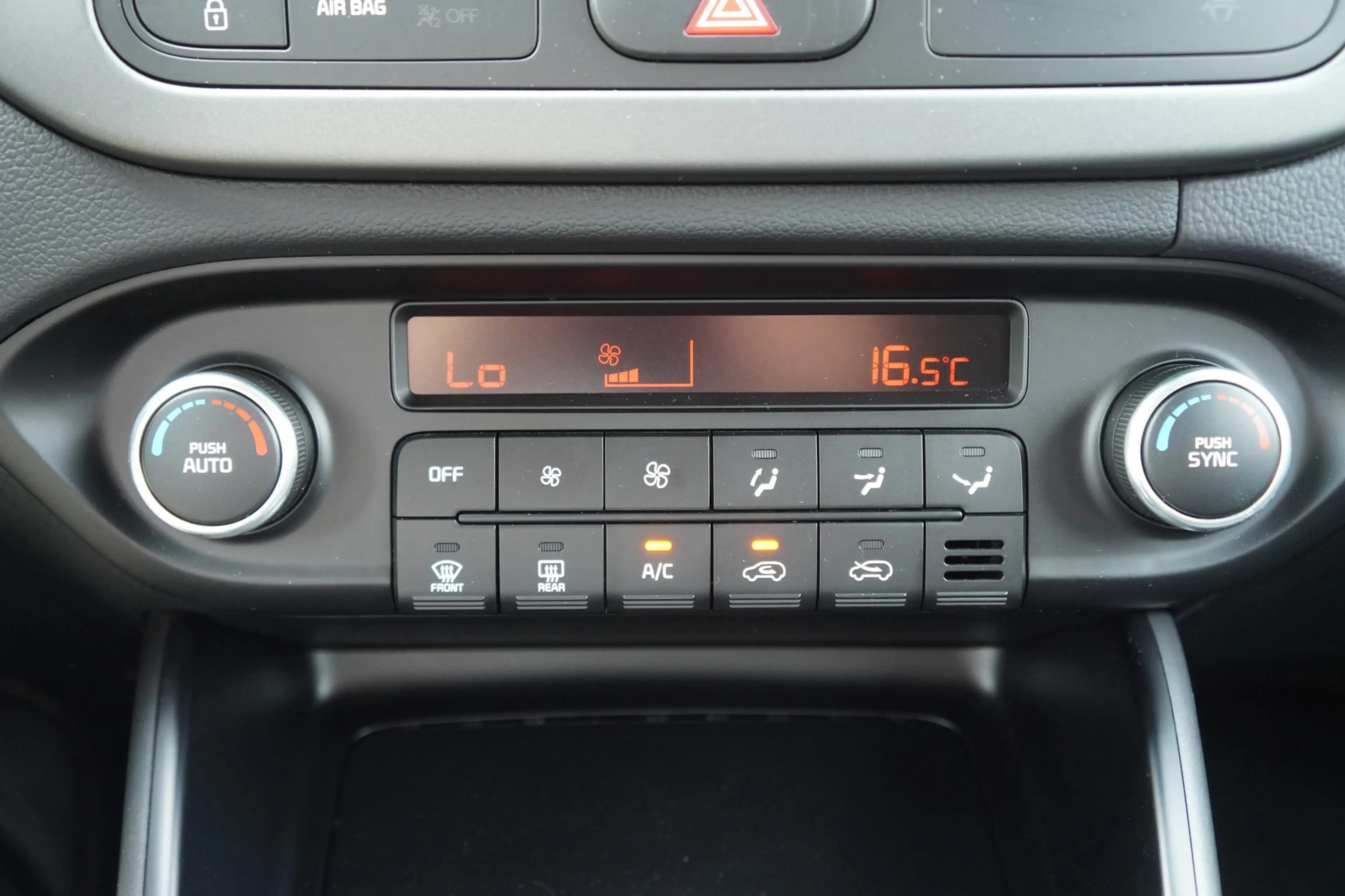 Kia Carens 1.6 Edition Sitzheizung Tempomat USB — photo 15