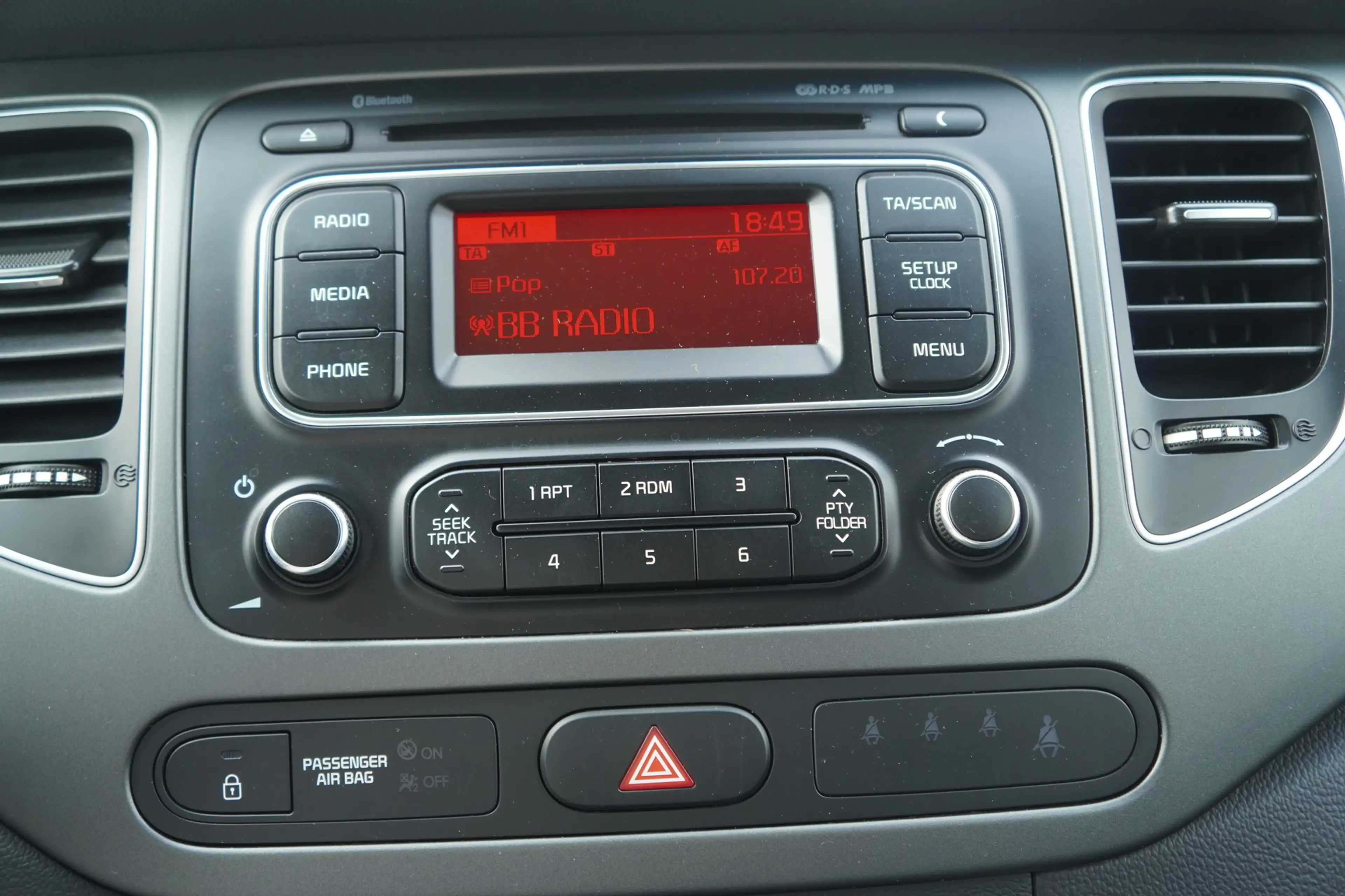 Kia Carens 1.6 Edition Sitzheizung Tempomat USB — photo 14