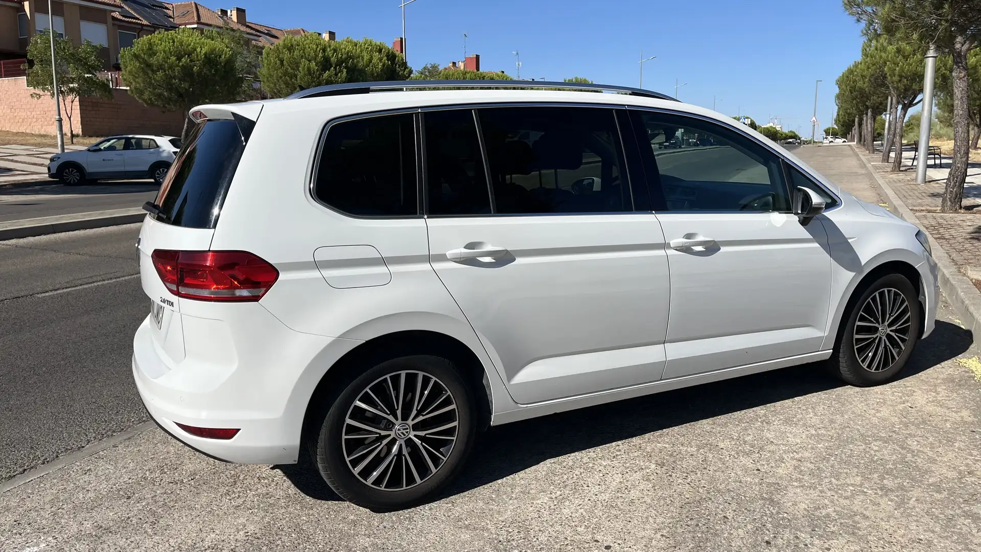 Volkswagen Touran 2.0TDI CR BMT Sport 110kW - 2