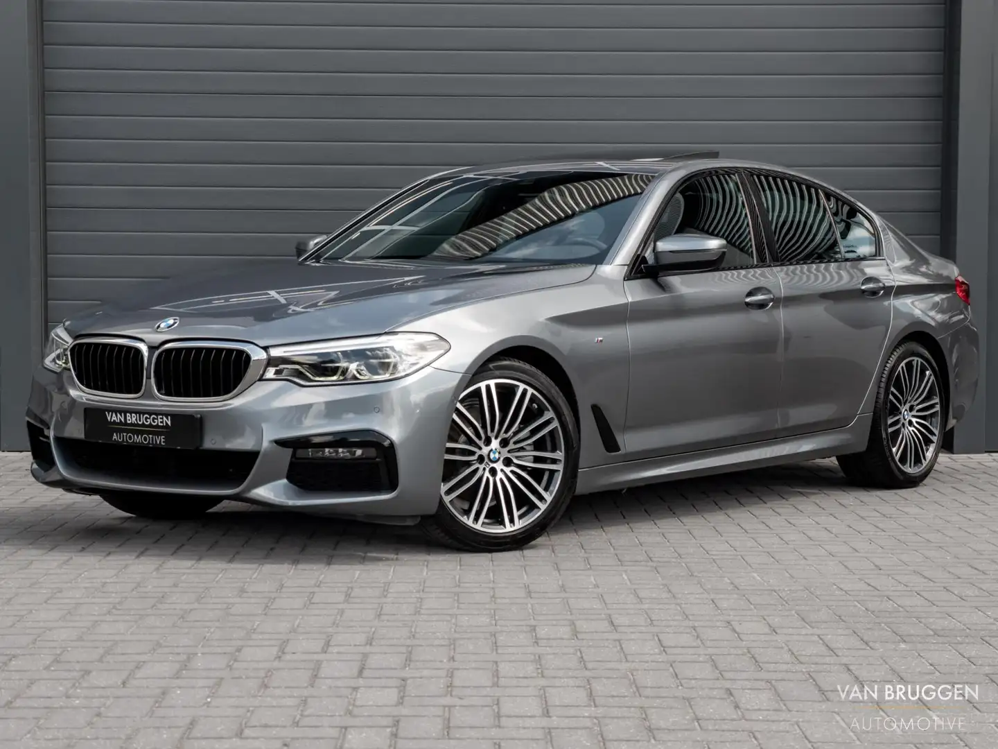 BMW 520 5-serie 520i High Executive M-Sport Pano Leer Came Grijs - 1