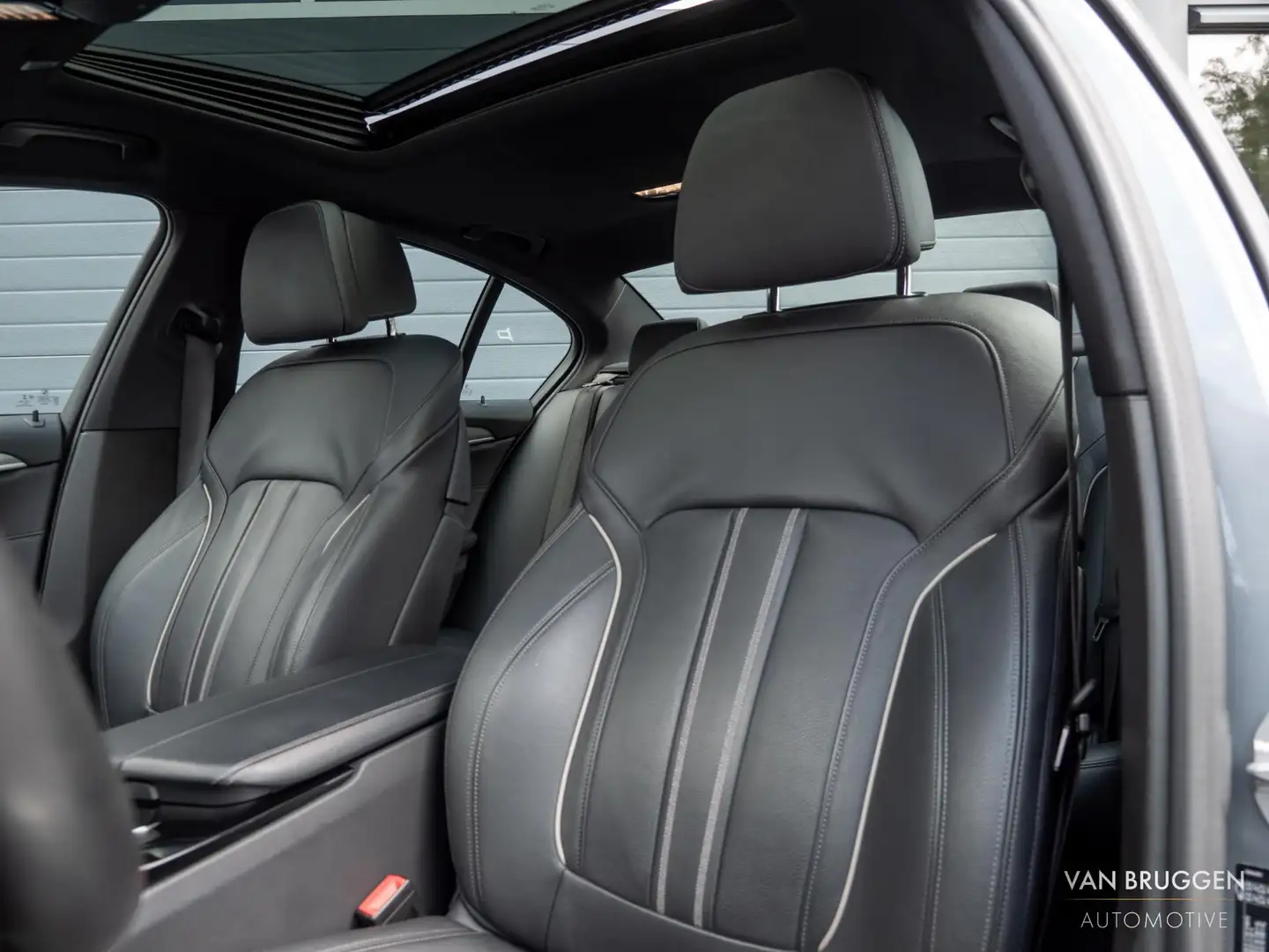 BMW 520 5-serie 520i High Executive M-Sport Pano Leer Came Grijs - 2