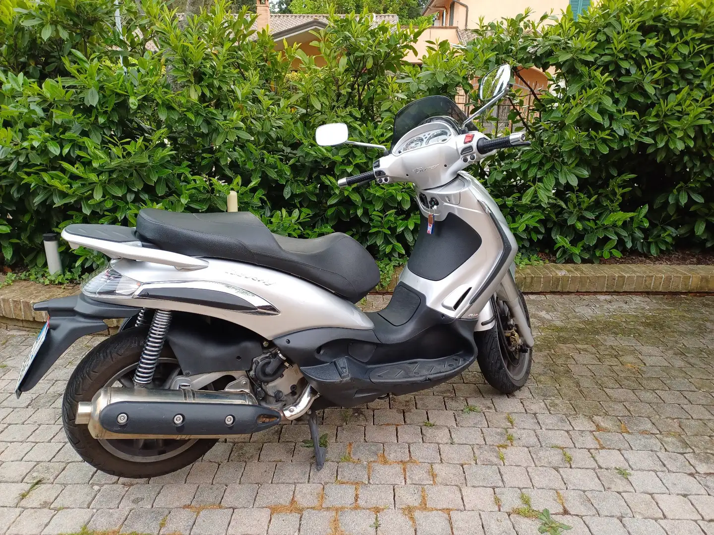 Piaggio Beverly 400 Tourer Gümüş rengi - 1
