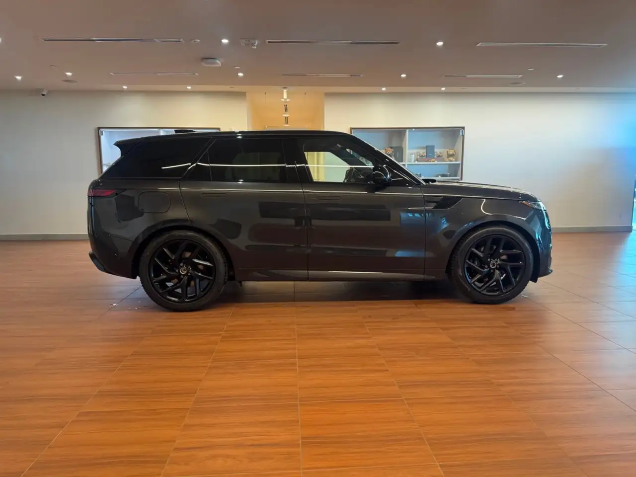 Land Rover Range Rover Sport снимка Land Rover Range Rover Sport
