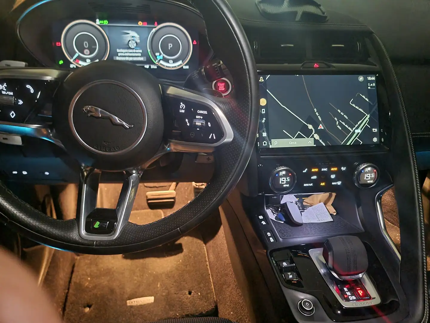 Jaguar E-Pace 1.5 13 PHEV awd 309cv auto Nero - 1