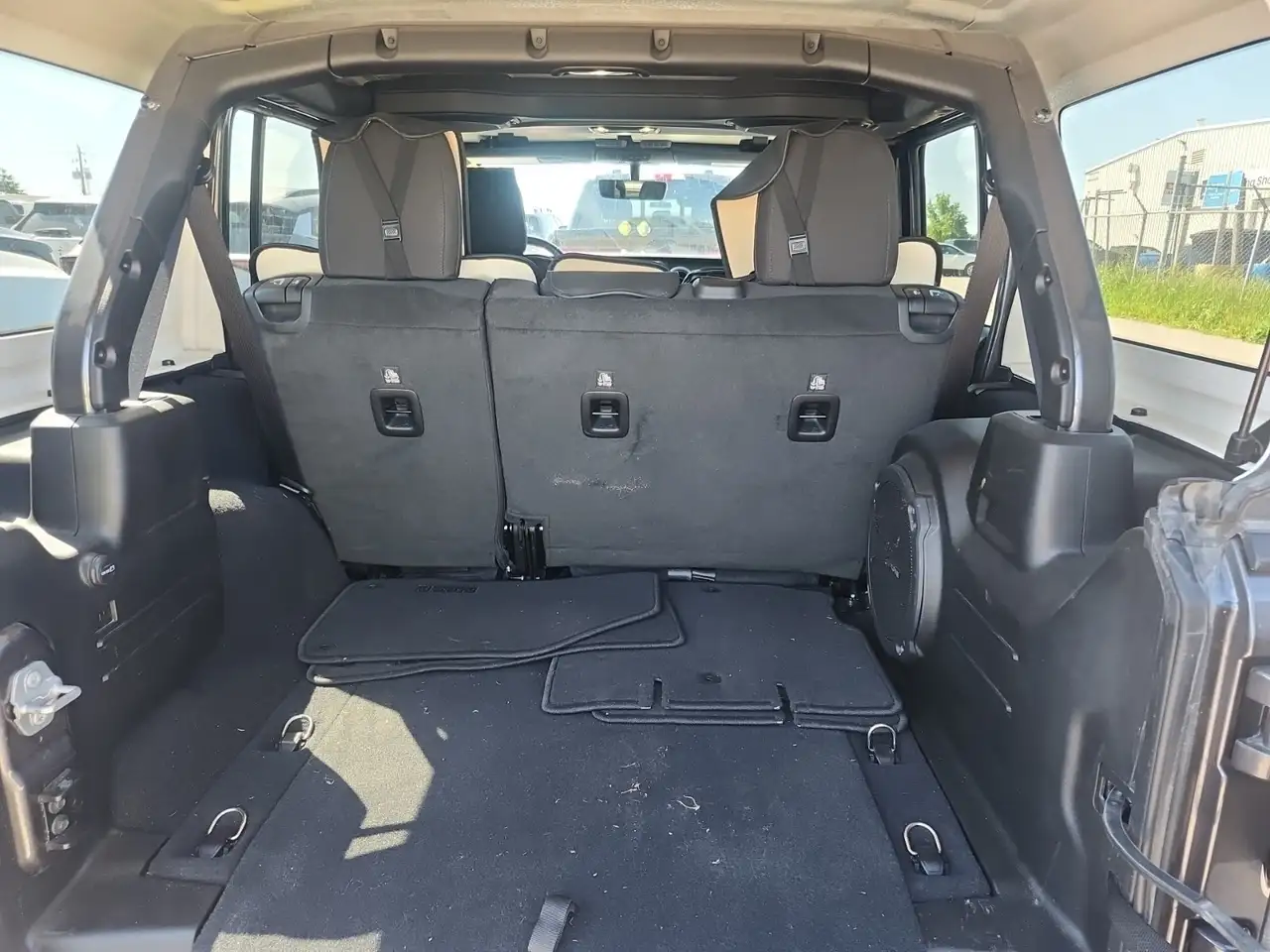 Jeep Wrangler photo Jeep Wrangler