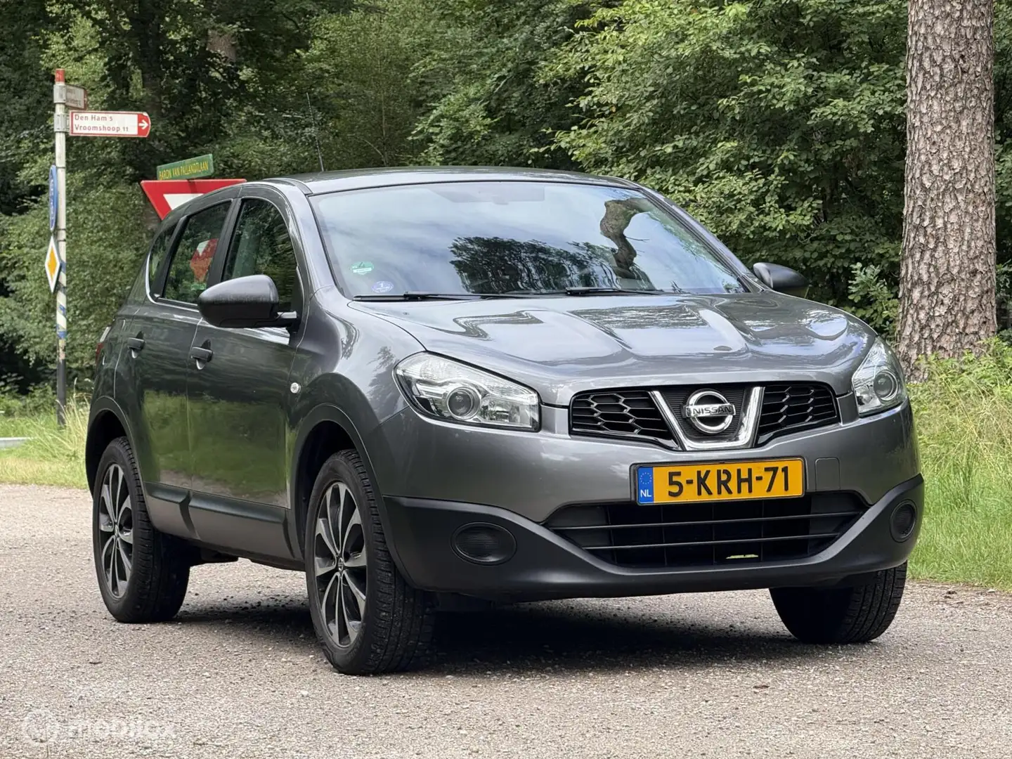 Nissan Qashqai 1.6 Visia Grijs - 2