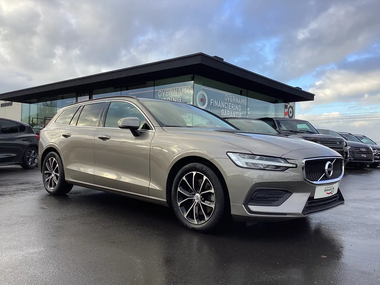 Volvo V60 B3/1steEig/47000km/Cam/Trekhaak/Carplay/LED/Alu Bronze - 1