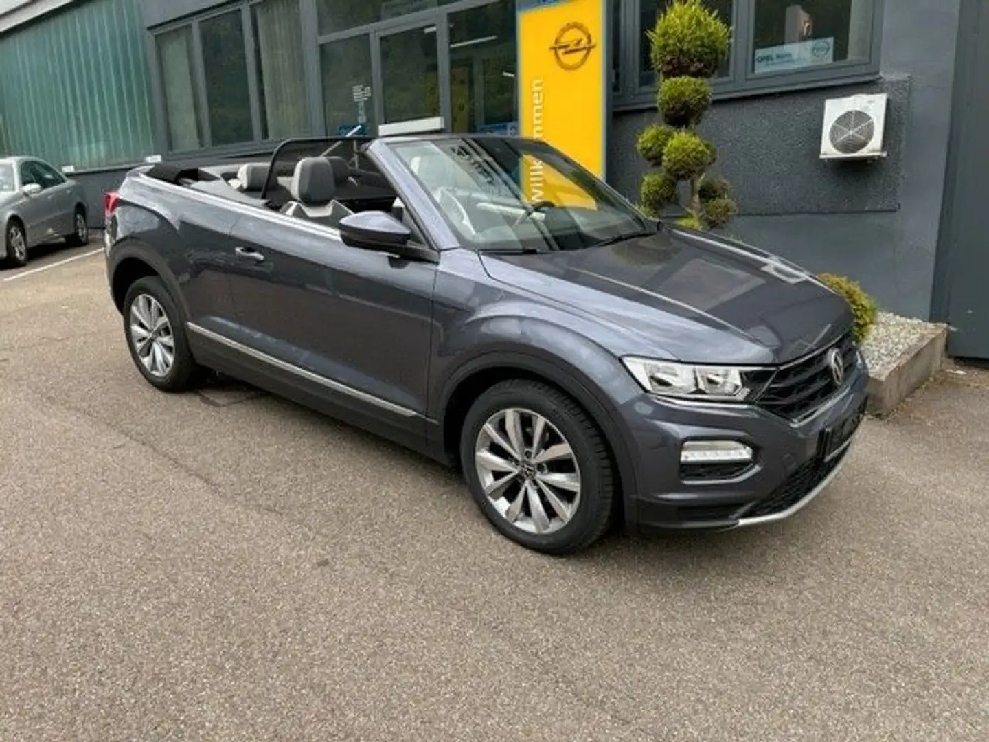 Volkswagen T-Roc Cabriolet Style Standheizung AHK Grau - 1