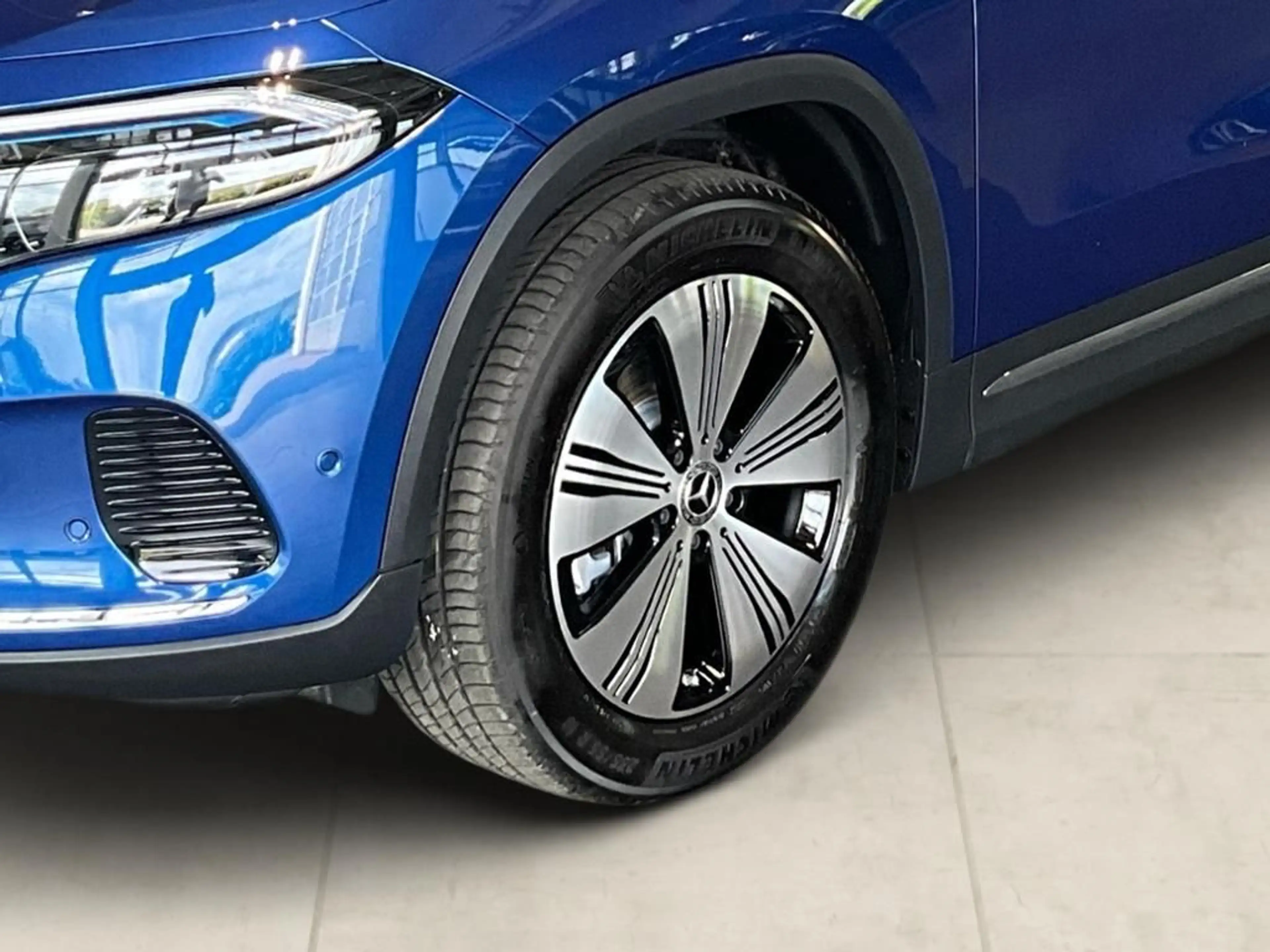 Mercedes-Benz EQA 250 Progressive Advanced AUT Kam. KlimaA LED — photo 3
