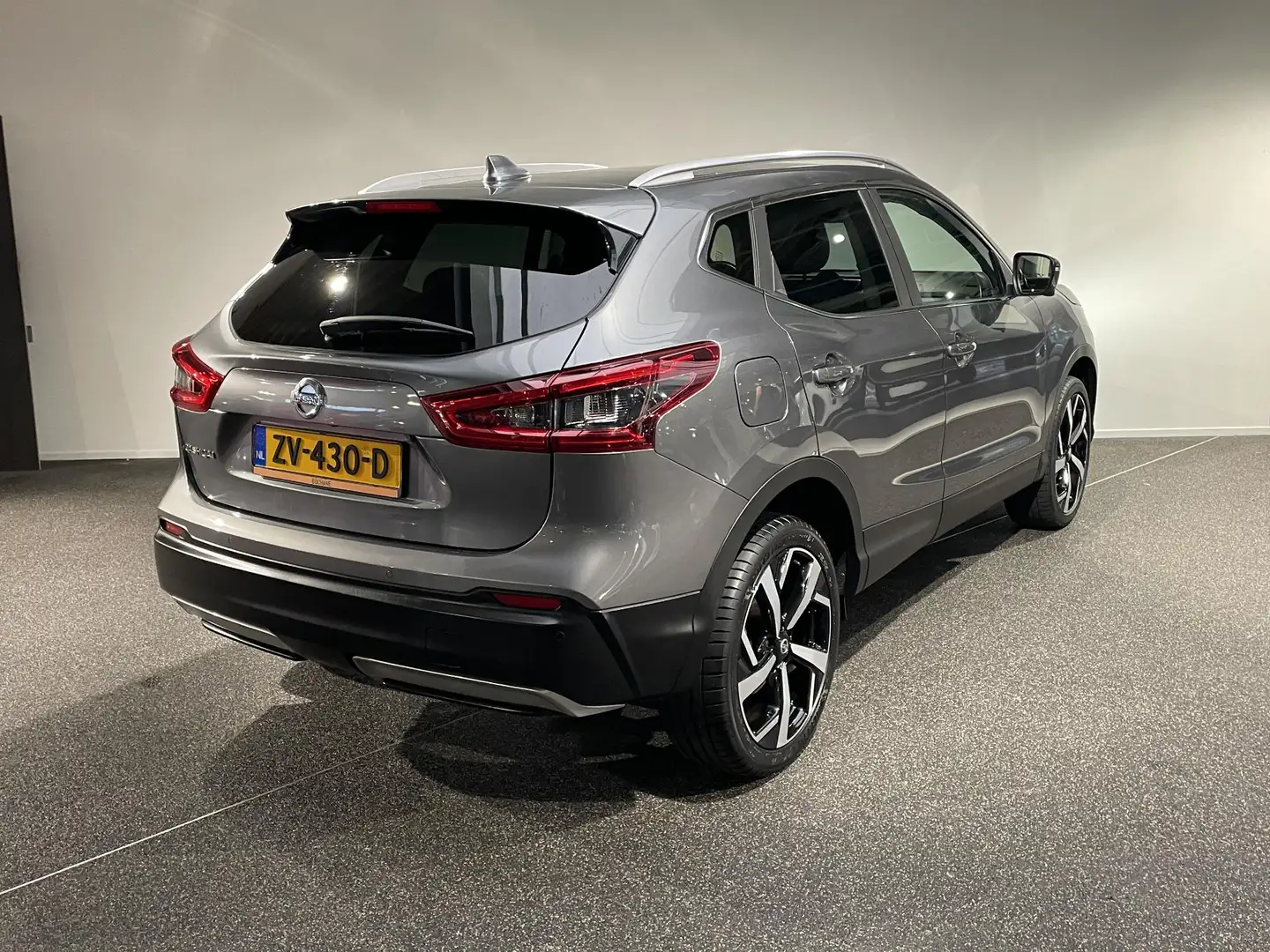 Nissan Qashqai 1.3 DIG-T Tekna Climate controle | Navigatie | Pan Gris - 2