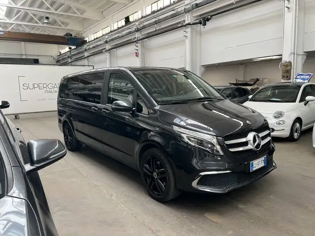Mercedes-Benz 250 view 2
