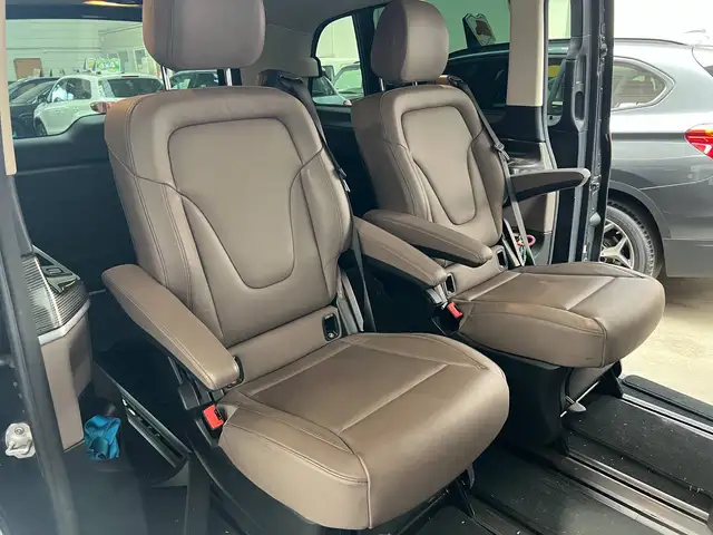 Mercedes-Benz 250 view 9