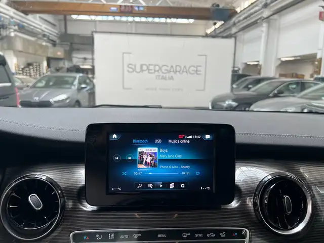 Mercedes-Benz 250 view 12