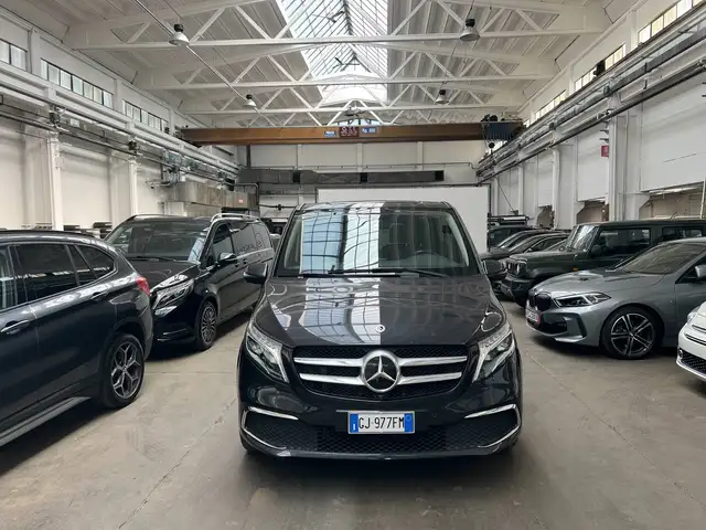 Mercedes-Benz 250 view 3