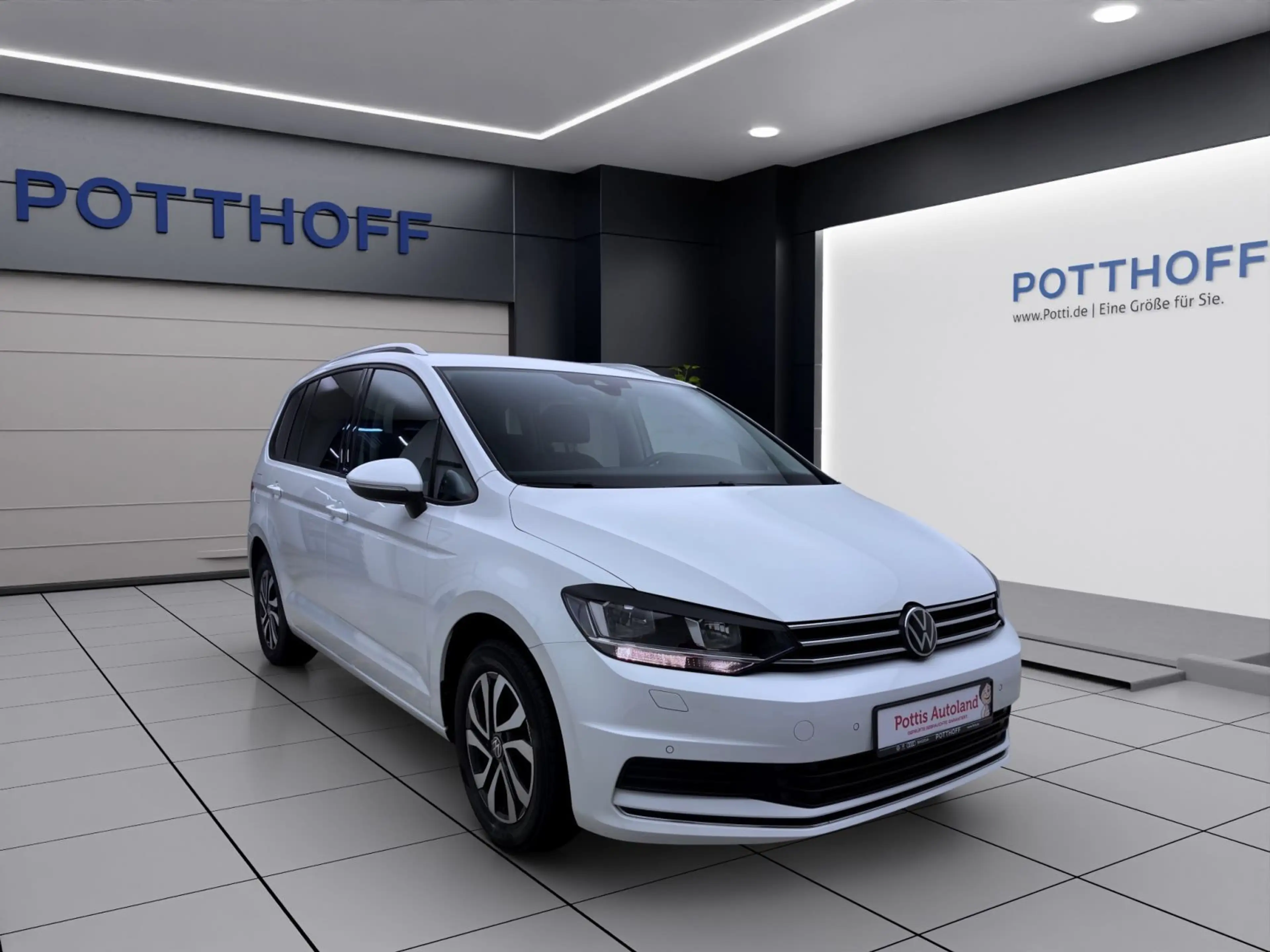 Volkswagen Touran 1.5 TSI DSG ACTIVE NAVI SITZHZG PDC DAB+ — photo 7