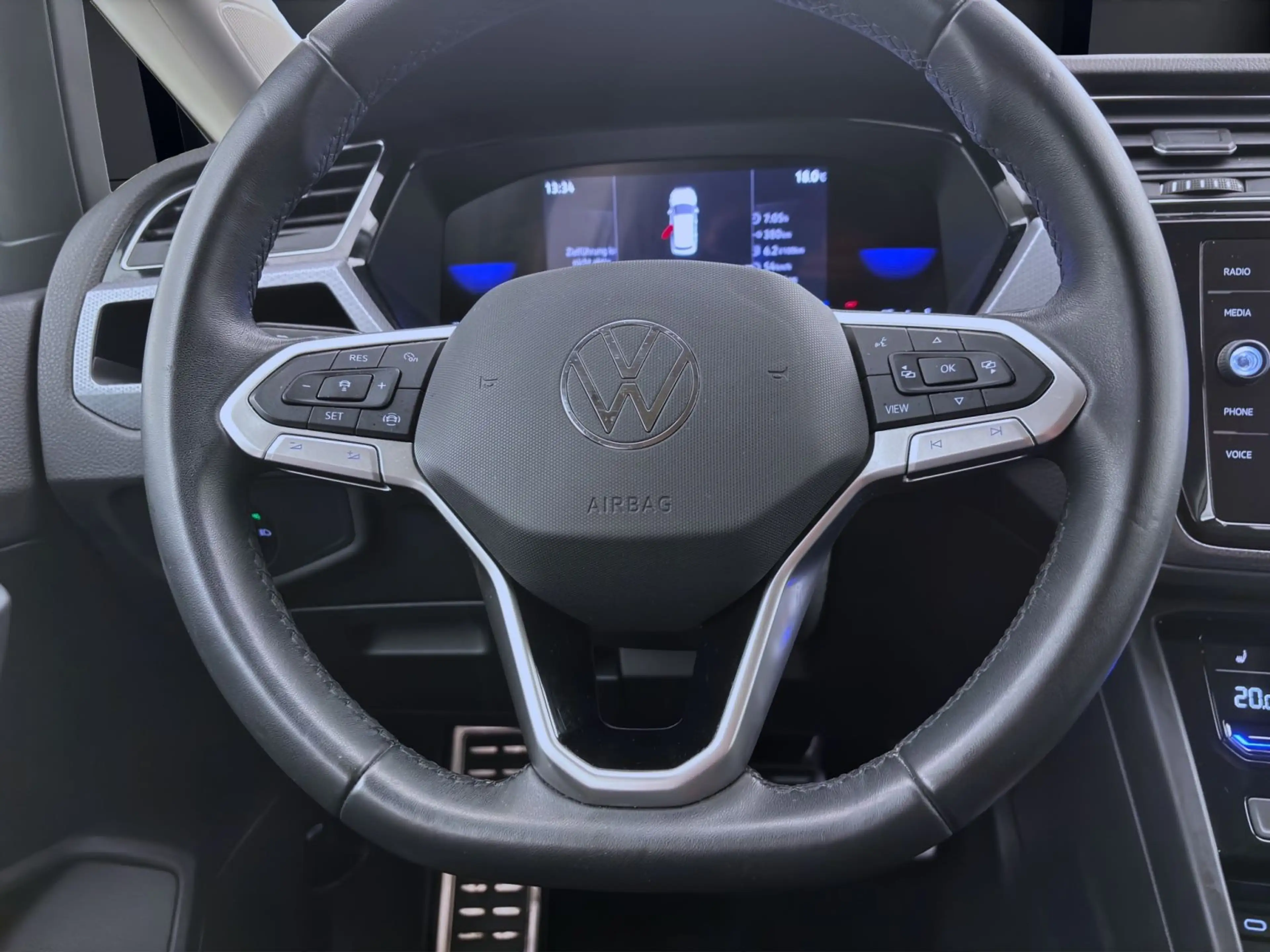 Volkswagen Touran 1.5 TSI DSG ACTIVE NAVI SITZHZG PDC DAB+ — photo 13