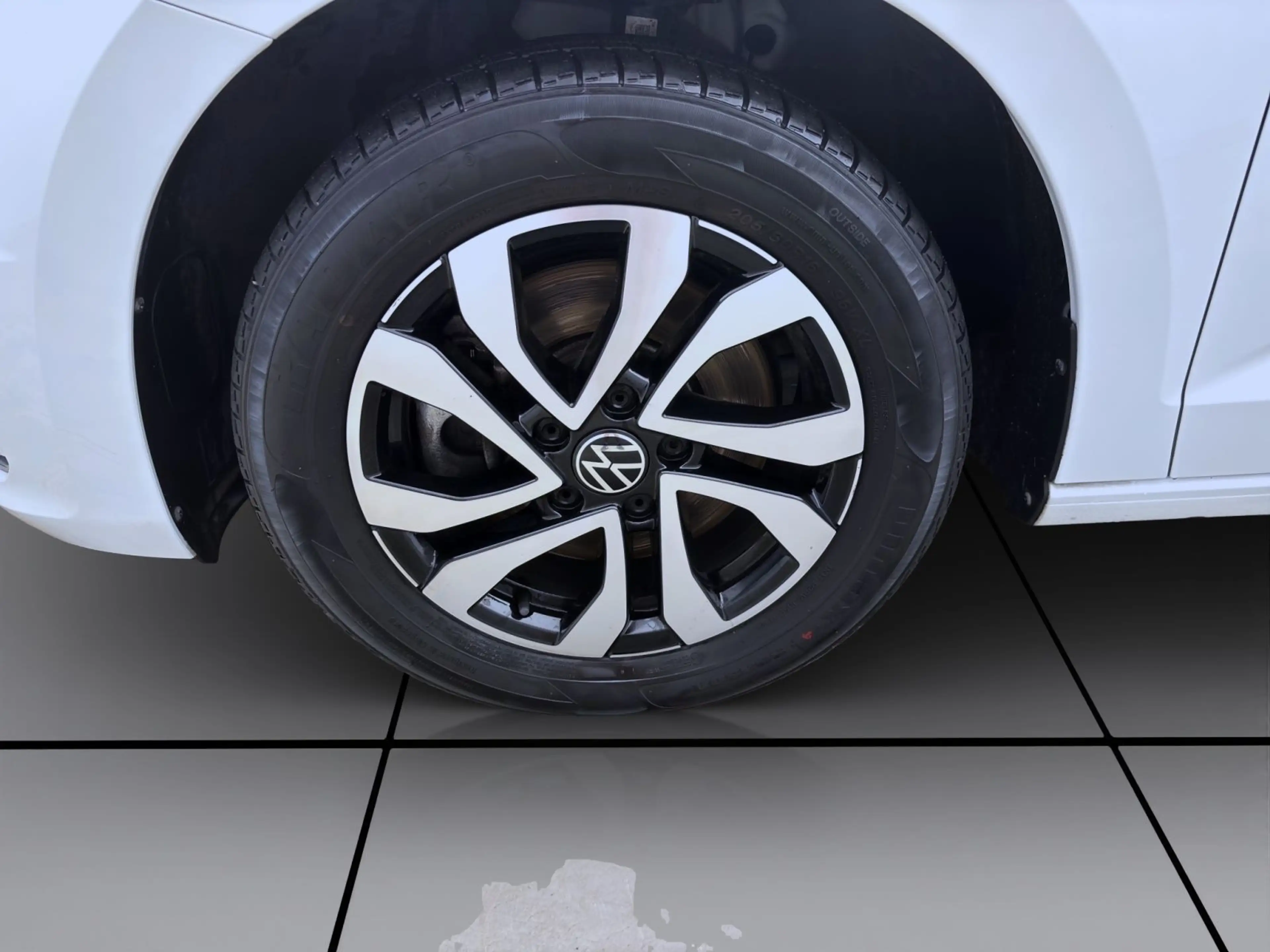 Volkswagen Touran 1.5 TSI DSG ACTIVE NAVI SITZHZG PDC DAB+ — photo 9