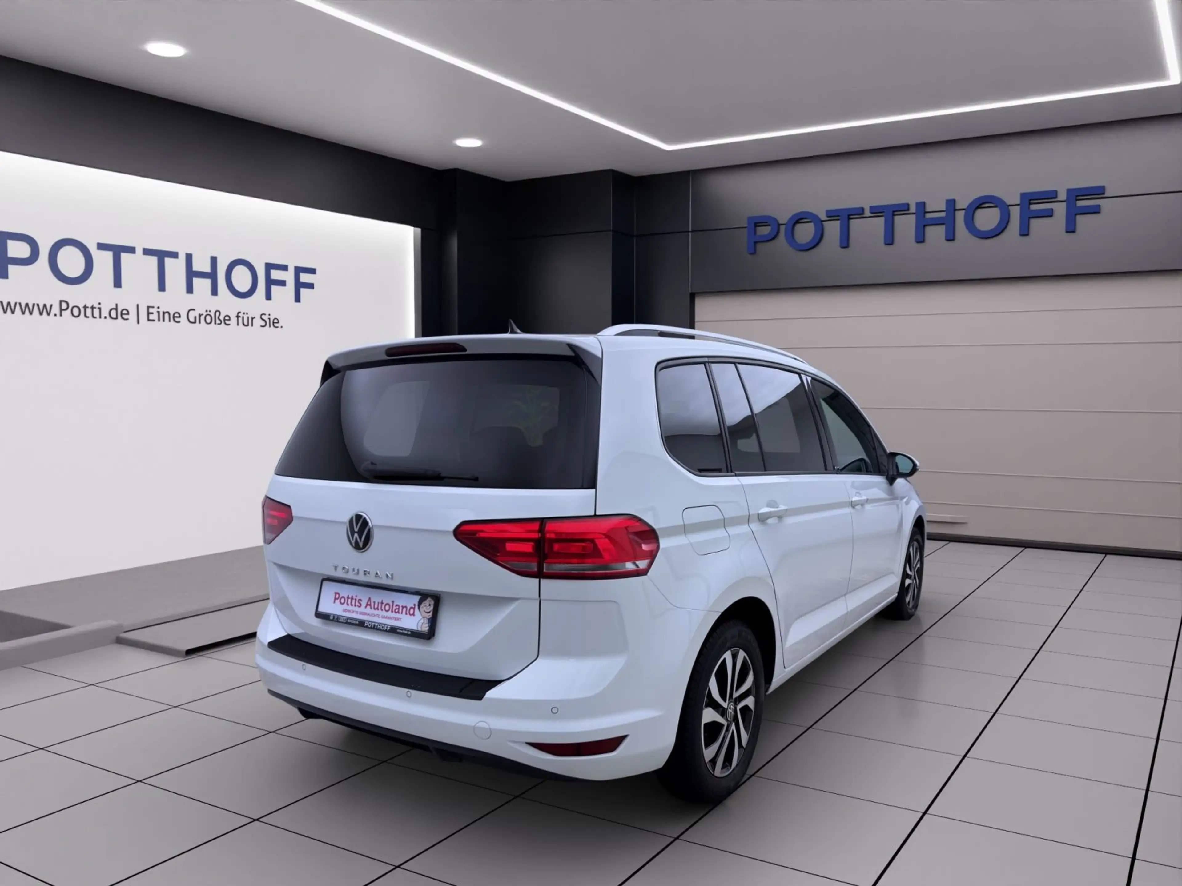 Volkswagen Touran 1.5 TSI DSG ACTIVE NAVI SITZHZG PDC DAB+ — photo 6