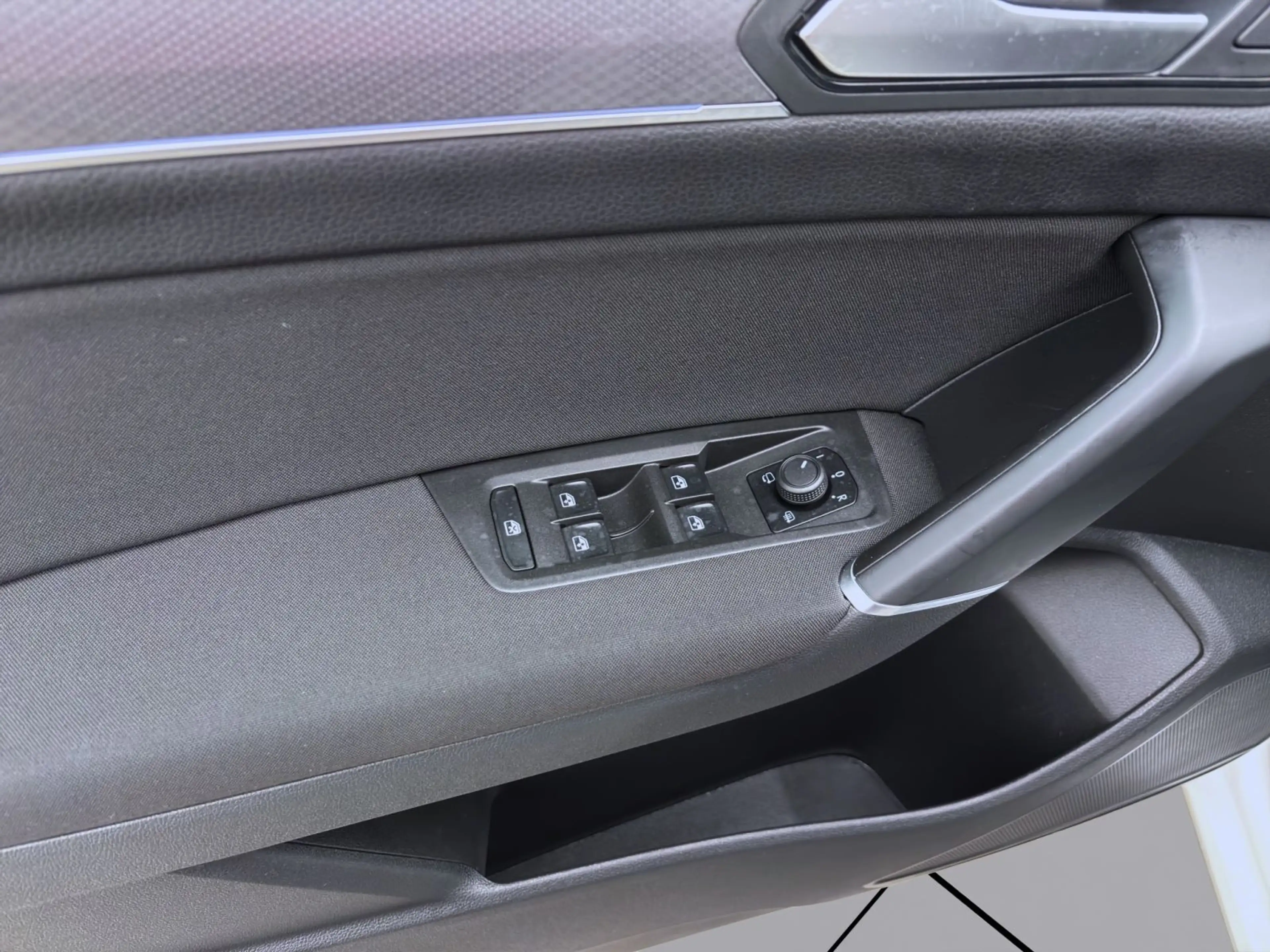 Volkswagen Touran 1.5 TSI DSG ACTIVE NAVI SITZHZG PDC DAB+ — photo 11