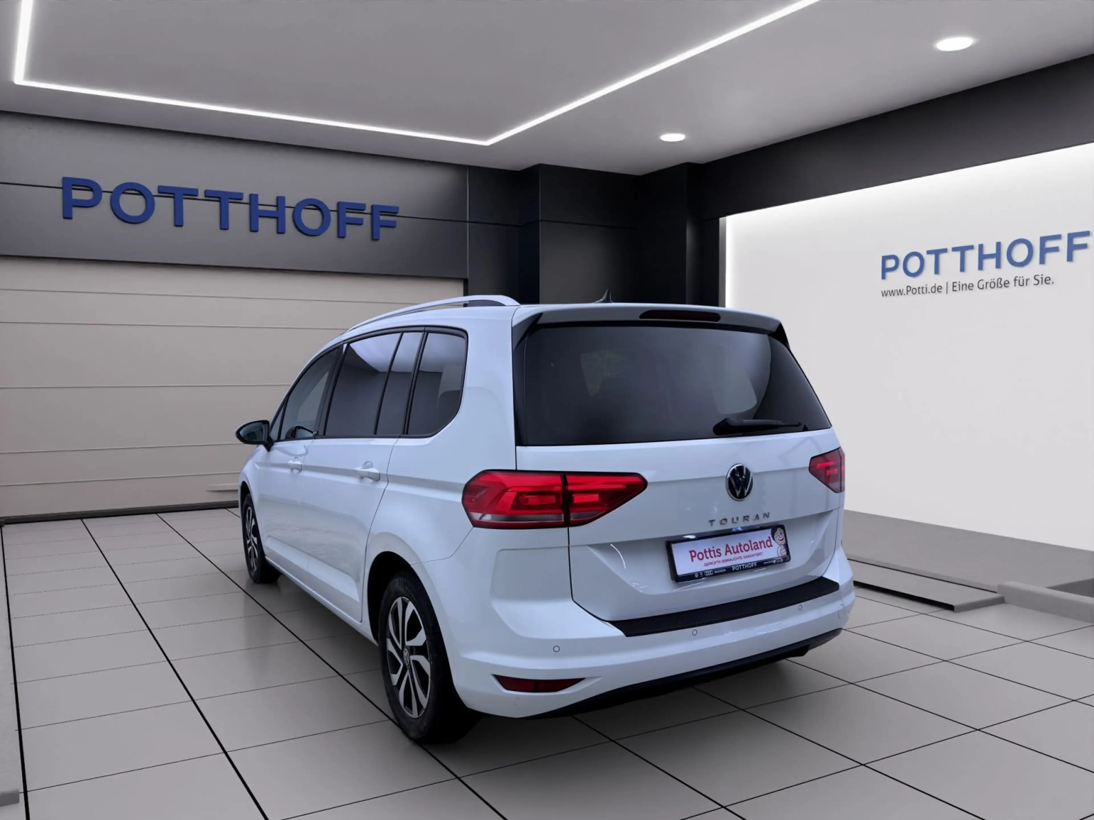 Volkswagen Touran 1.5 TSI DSG ACTIVE NAVI SITZHZG PDC DAB+ — photo 3
