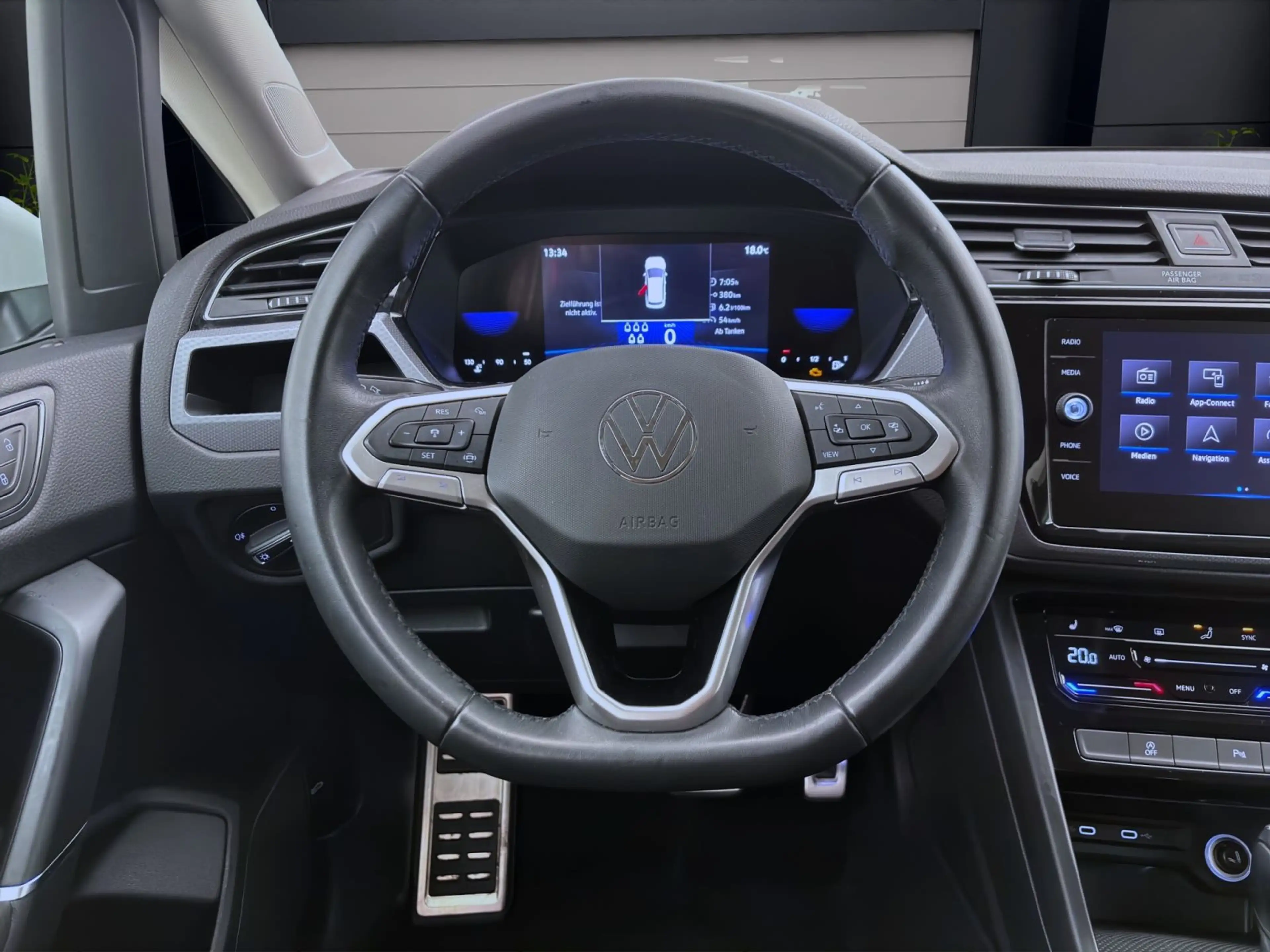 Volkswagen Touran 1.5 TSI DSG ACTIVE NAVI SITZHZG PDC DAB+ — photo 12
