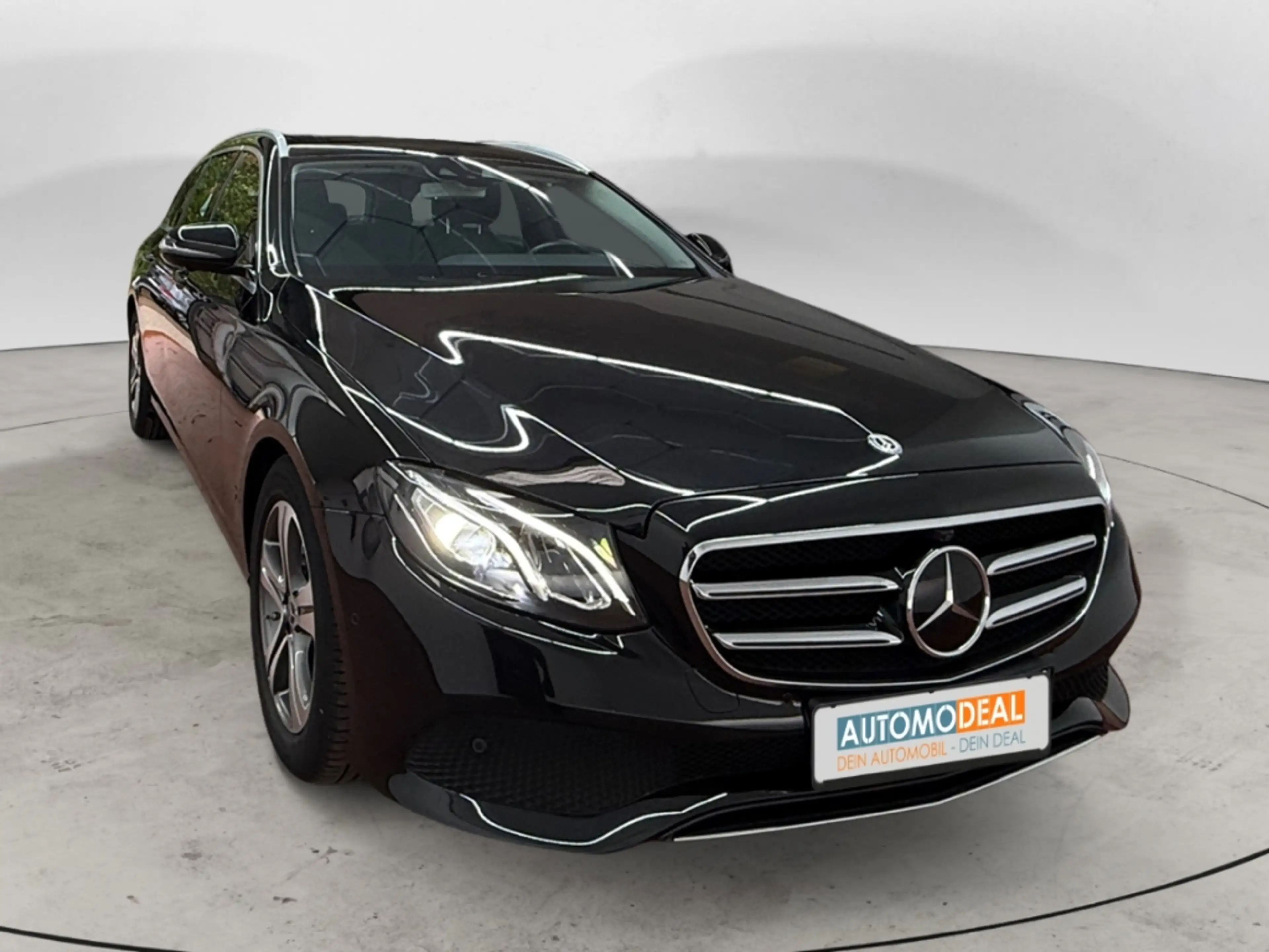 Mercedes-Benz E 220 d T Avantgarde AUTOMATIK NAV LED KAMERA ACC SITZ.H — photo 4