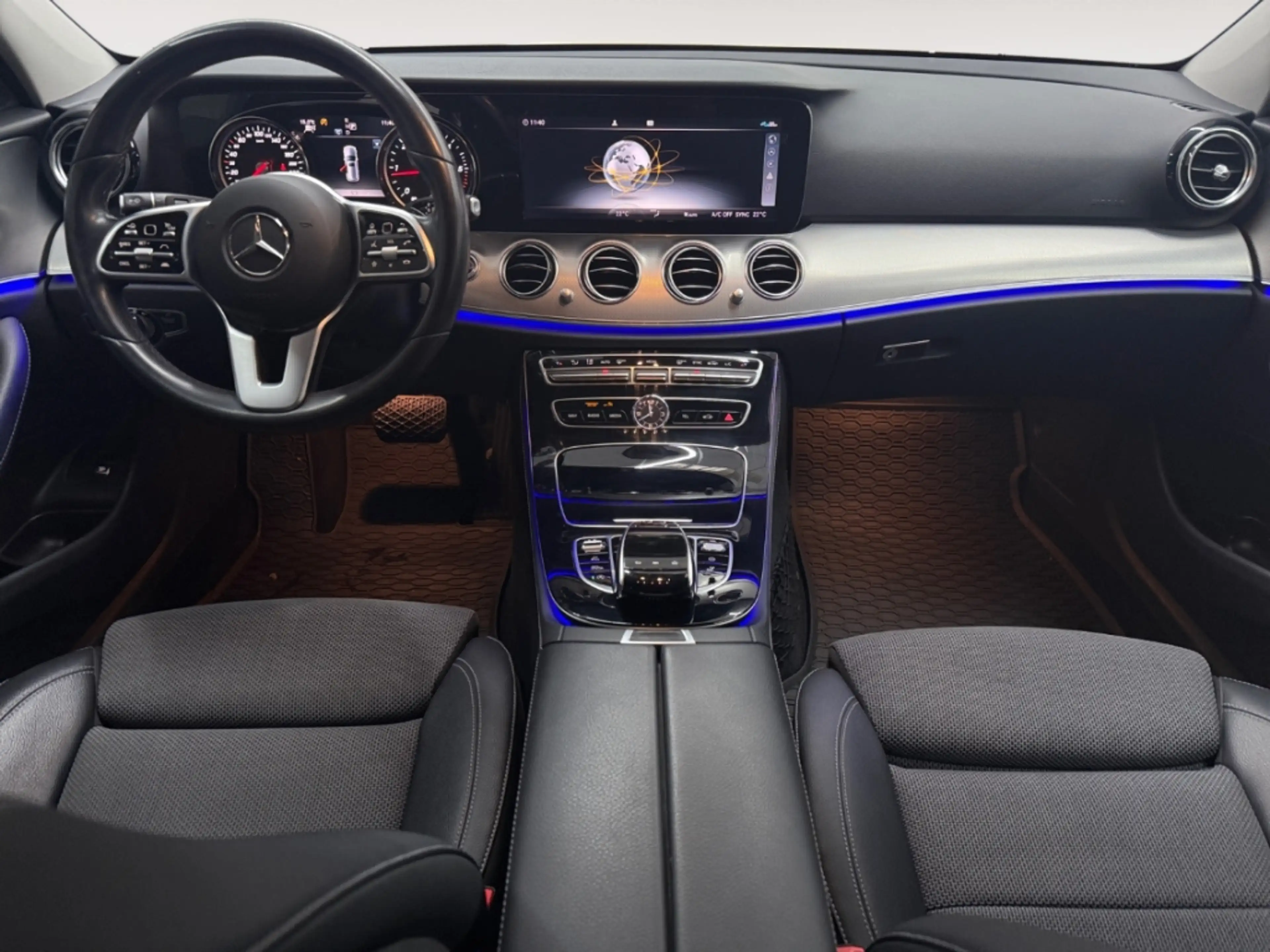 Mercedes-Benz E 220 d T Avantgarde AUTOMATIK NAV LED KAMERA ACC SITZ.H — photo 13