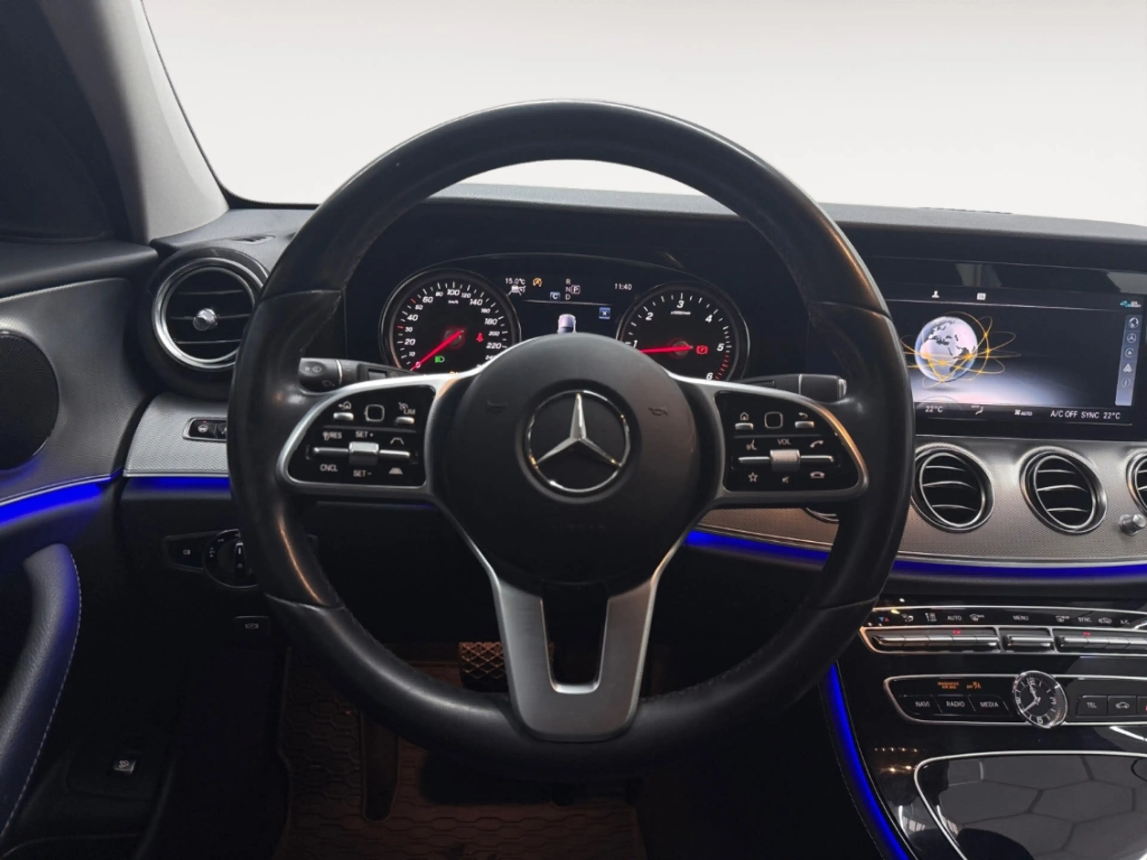 Mercedes-Benz E 220 d T Avantgarde AUTOMATIK NAV LED KAMERA ACC SITZ.H — photo 14