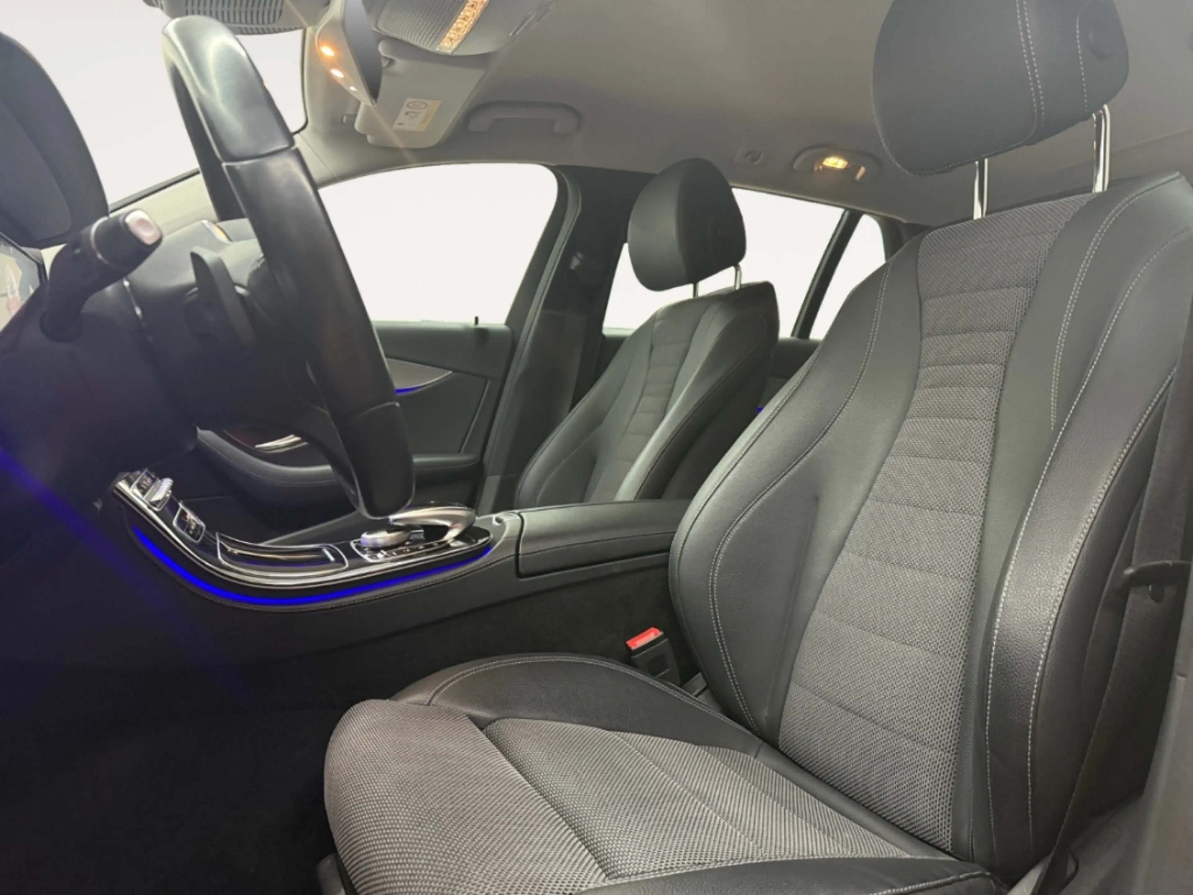 Mercedes-Benz E 220 d T Avantgarde AUTOMATIK NAV LED KAMERA ACC SITZ.H — photo 9