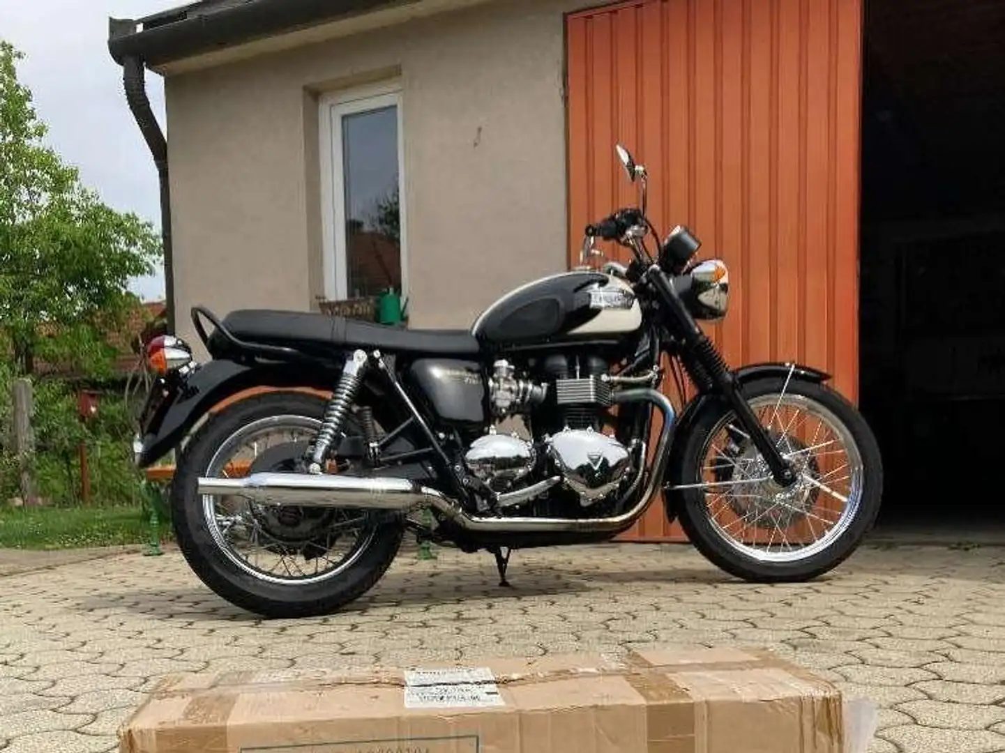 Triumph Bonneville T100 Nero - 2