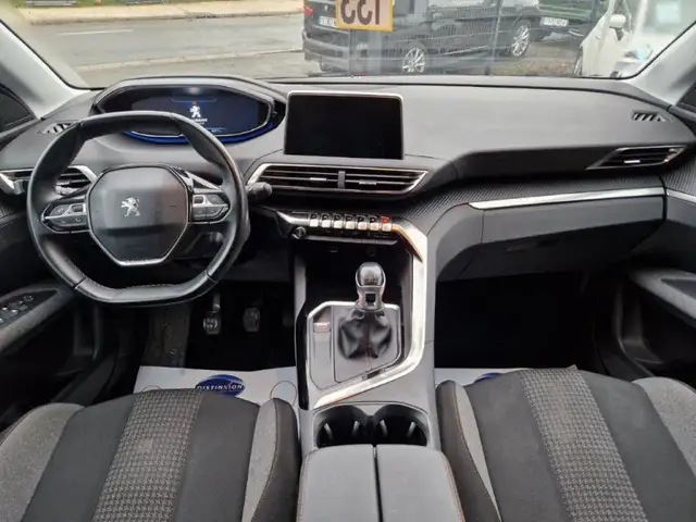 Peugeot 3008 view 4