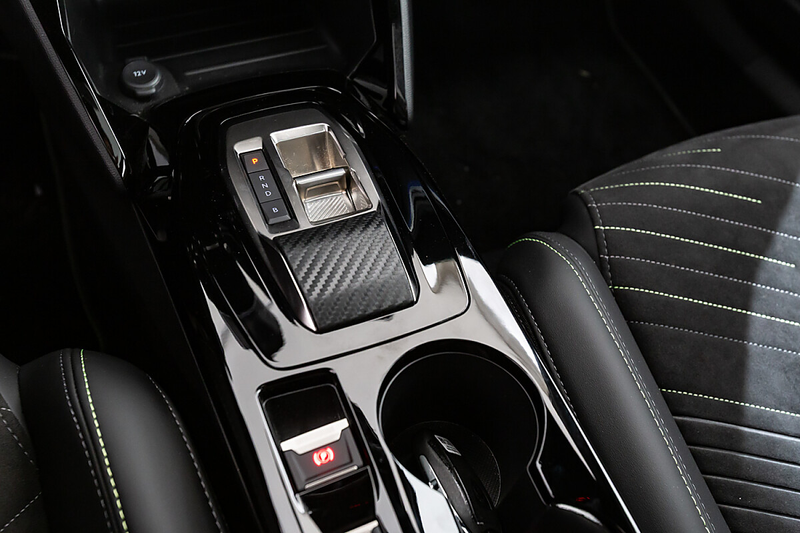 Peugeot e-2008 54kWh GT — photo 10