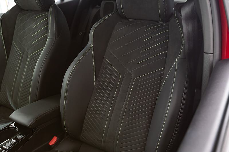 Peugeot e-2008 54kWh GT — photo 14