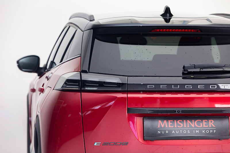 Peugeot e-2008 54kWh GT — photo 3