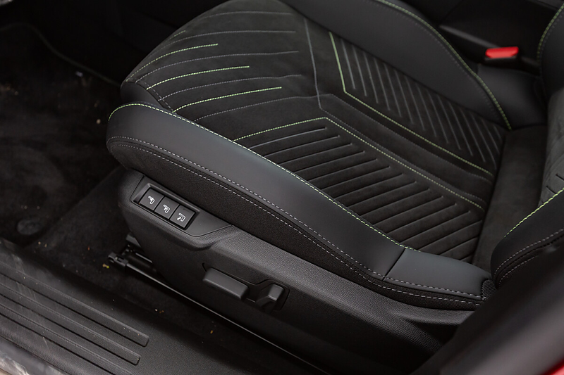 Peugeot e-2008 54kWh GT — photo 13