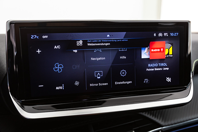 Peugeot e-2008 54kWh GT — photo 8