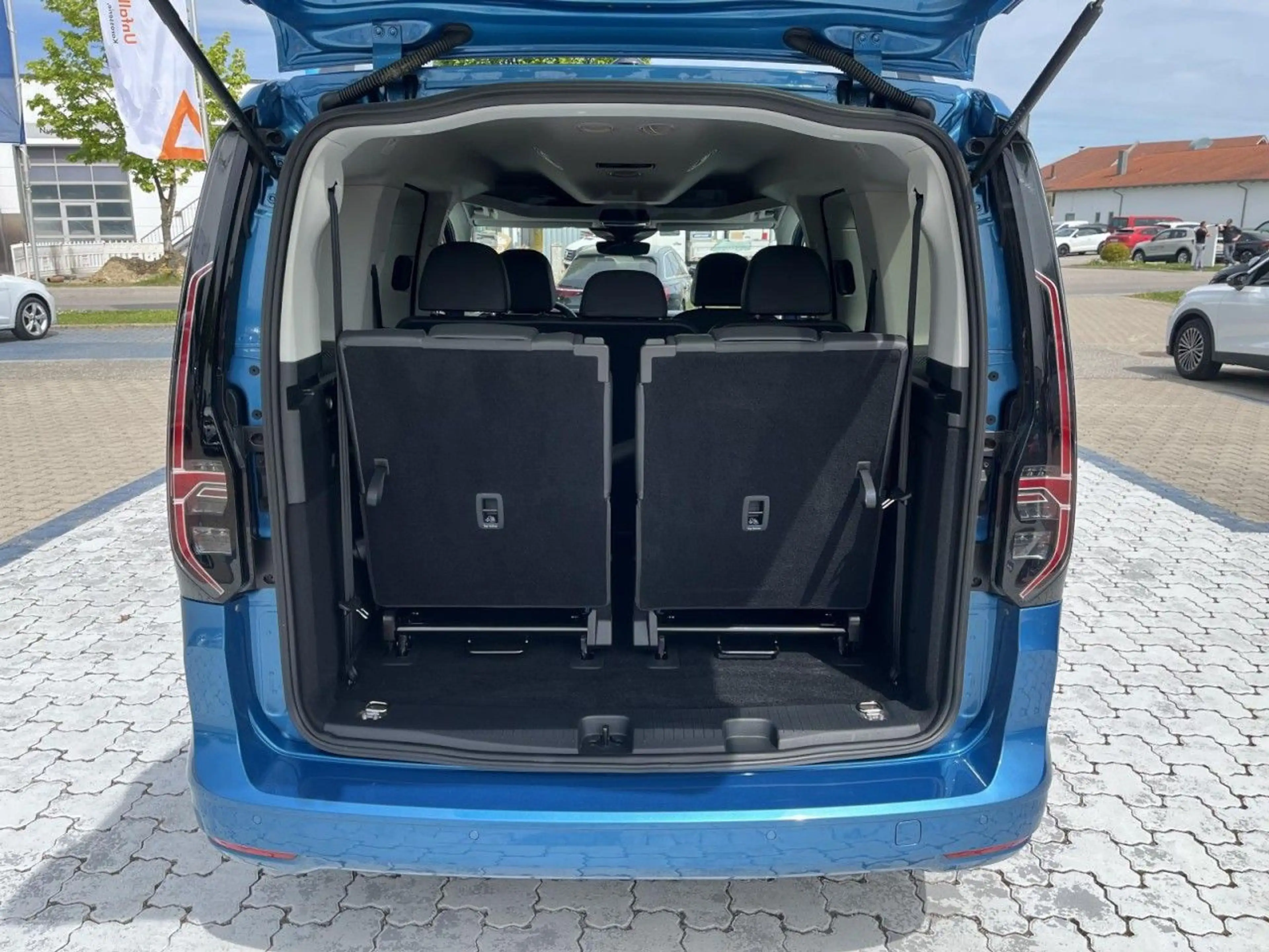 Volkswagen Caddy 7- Sitzer Style 1,5 TSI (LED+AHK+RearView+ — photo 6