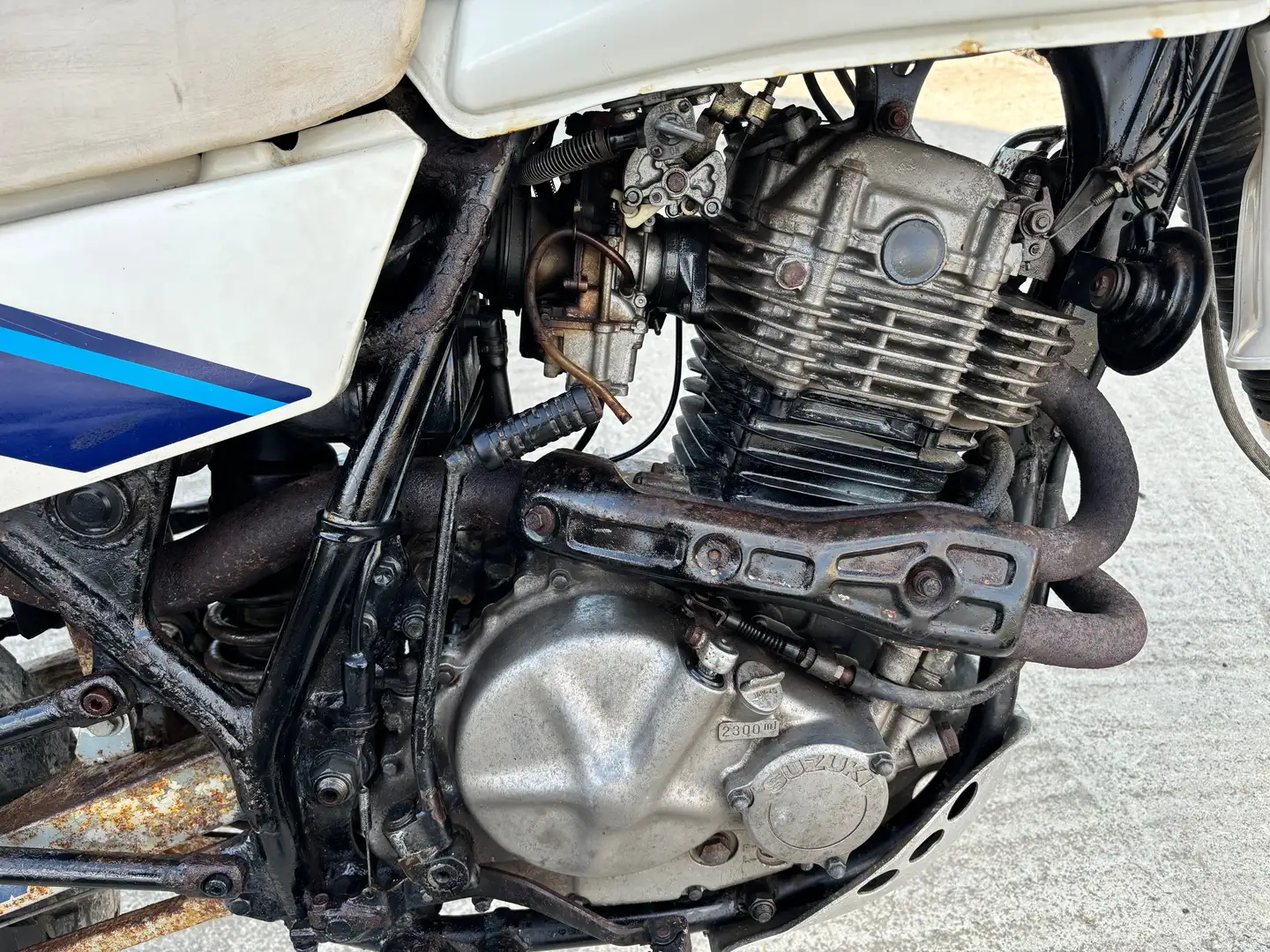 Suzuki DR 600 Blanc - 1