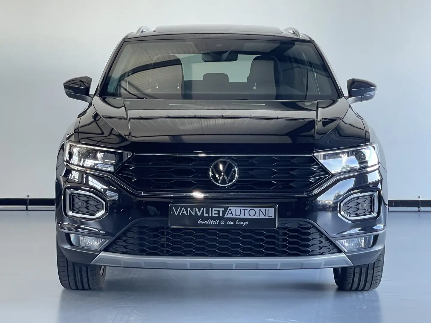 Volkswagen T-Roc 1.5 TSI Sport Business R / AUTOMAAT / Camera / Pan Zwart - 2