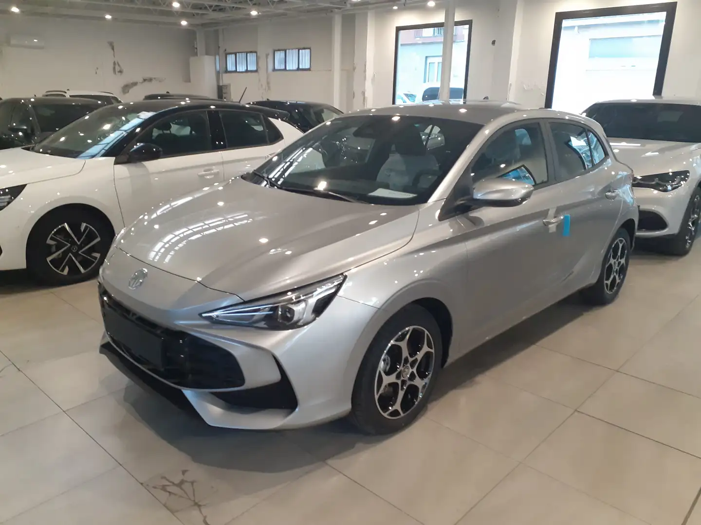 MG MG3 1.5 Comfort 115cv KM0 07/2025 Gris - 1